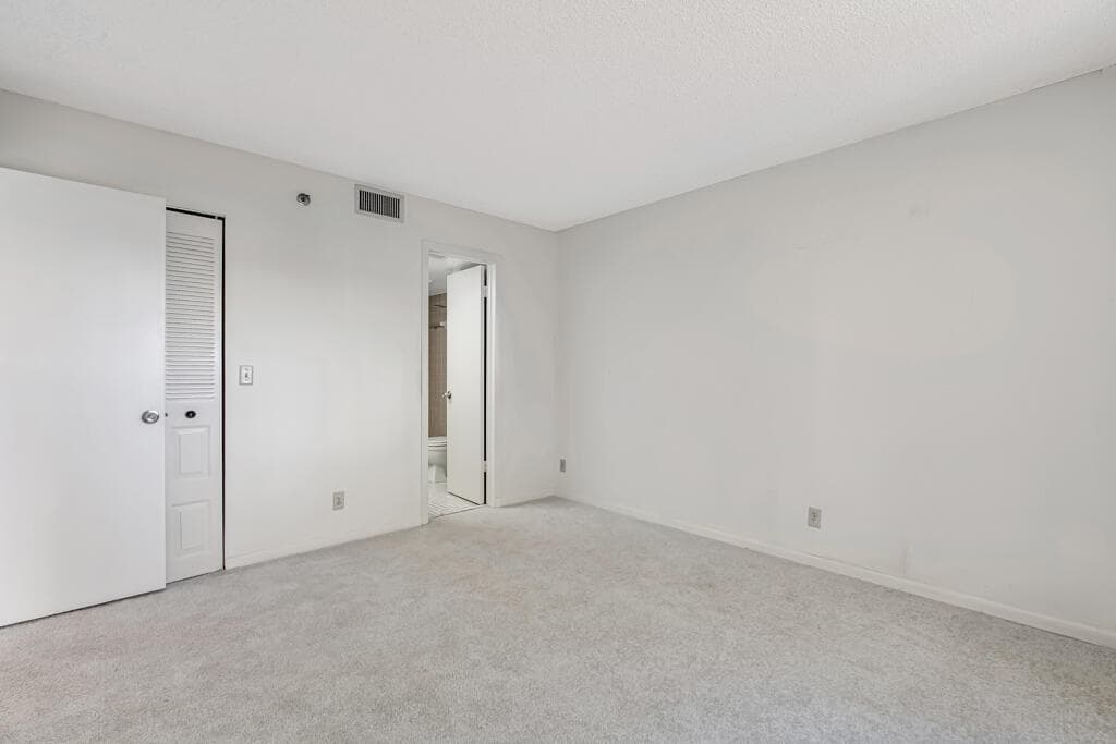 4640 Lucerne Lakes Boulevard 206, Lake Worth, FL 33467 — photo 12 of 42