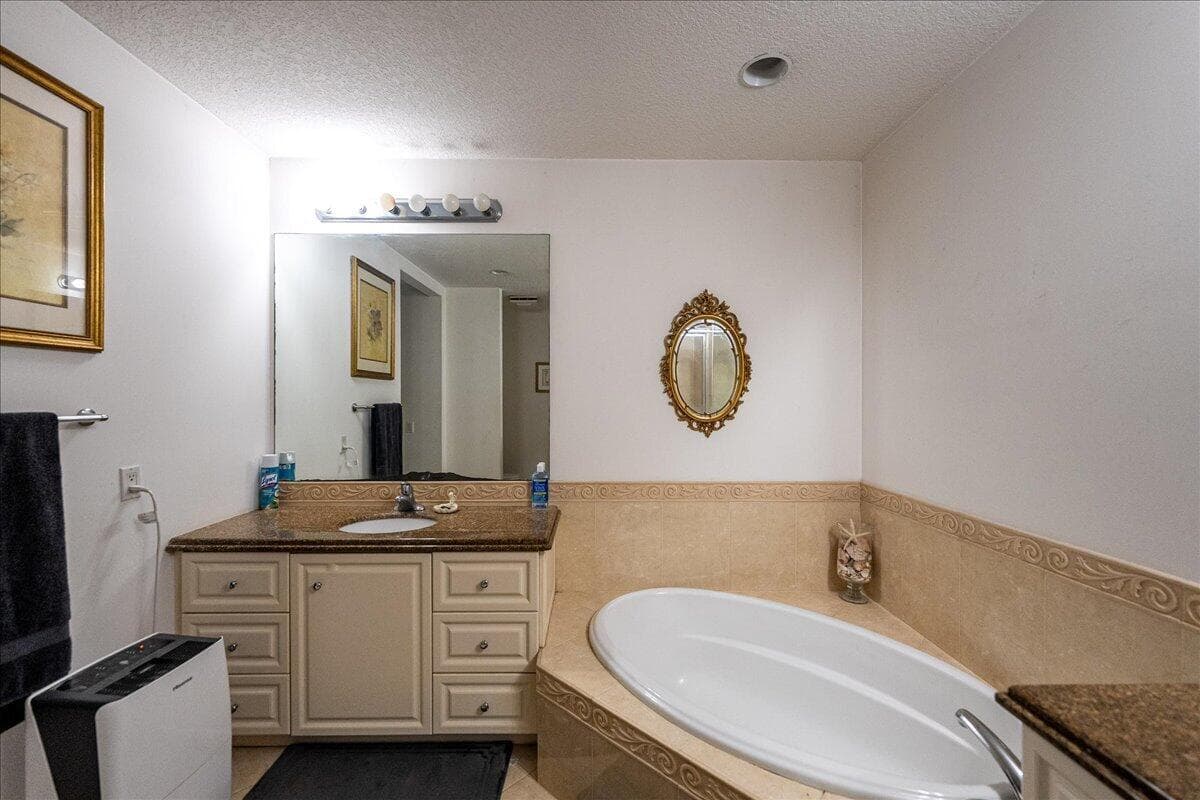 36 Harbour Isle Drive W 106, Fort Pierce, FL 34949 — photo 18 of 44