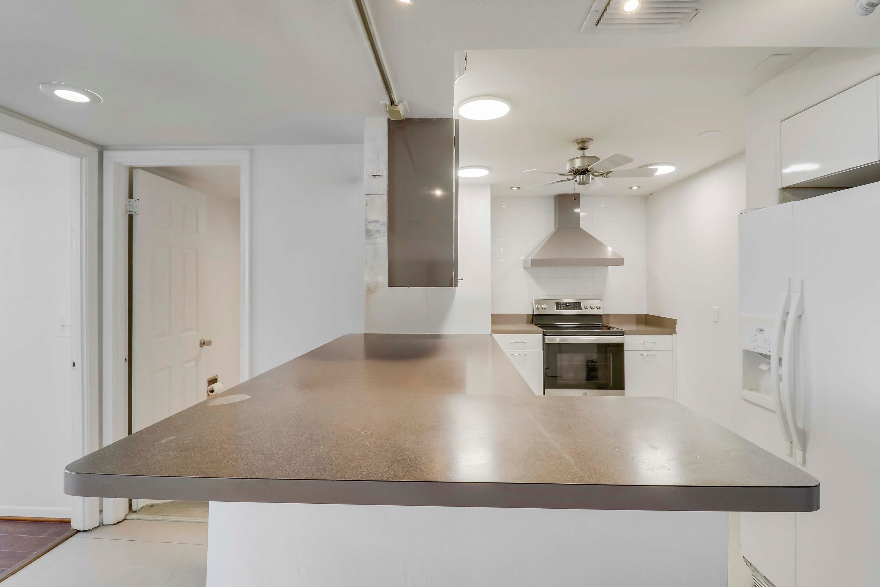 5600 N Flagler Drive 1001, West Palm Beach, FL 33407 — photo 17 of 53