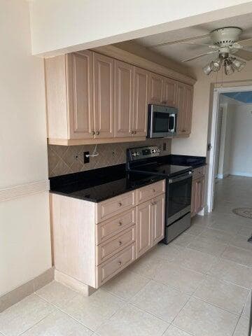 3589 S Ocean Boulevard 402, South Palm Beach, FL 33480 — photo 4 of 14