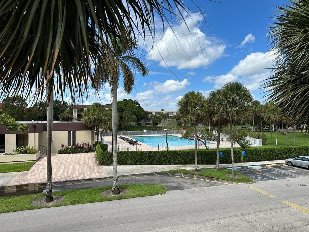 3121 NW 47th Terrace 301, Lauderdale Lakes, FL 33319 — photo 2 of 4