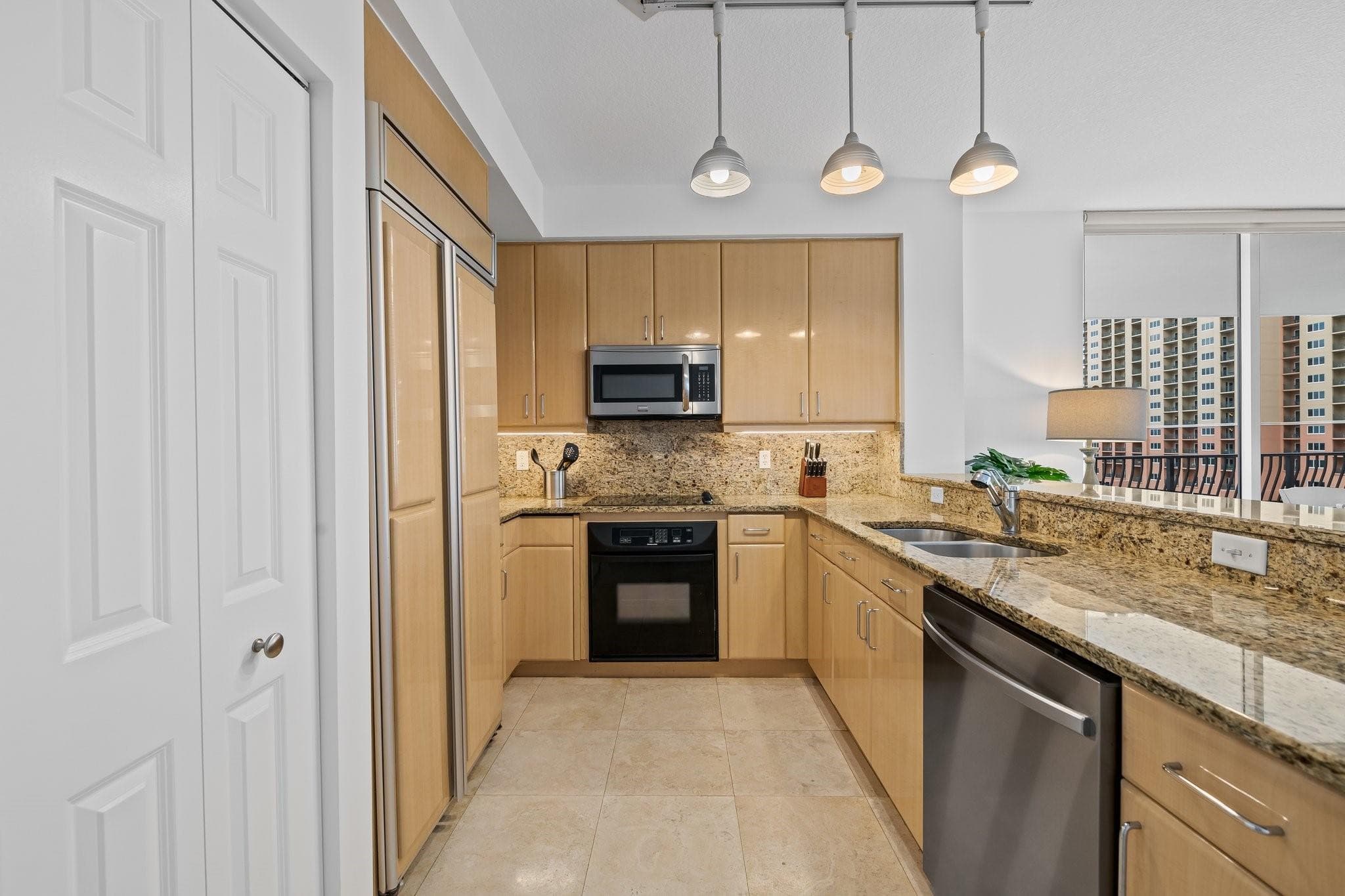 Condominium in Fort Lauderdale — photo 6 of 38