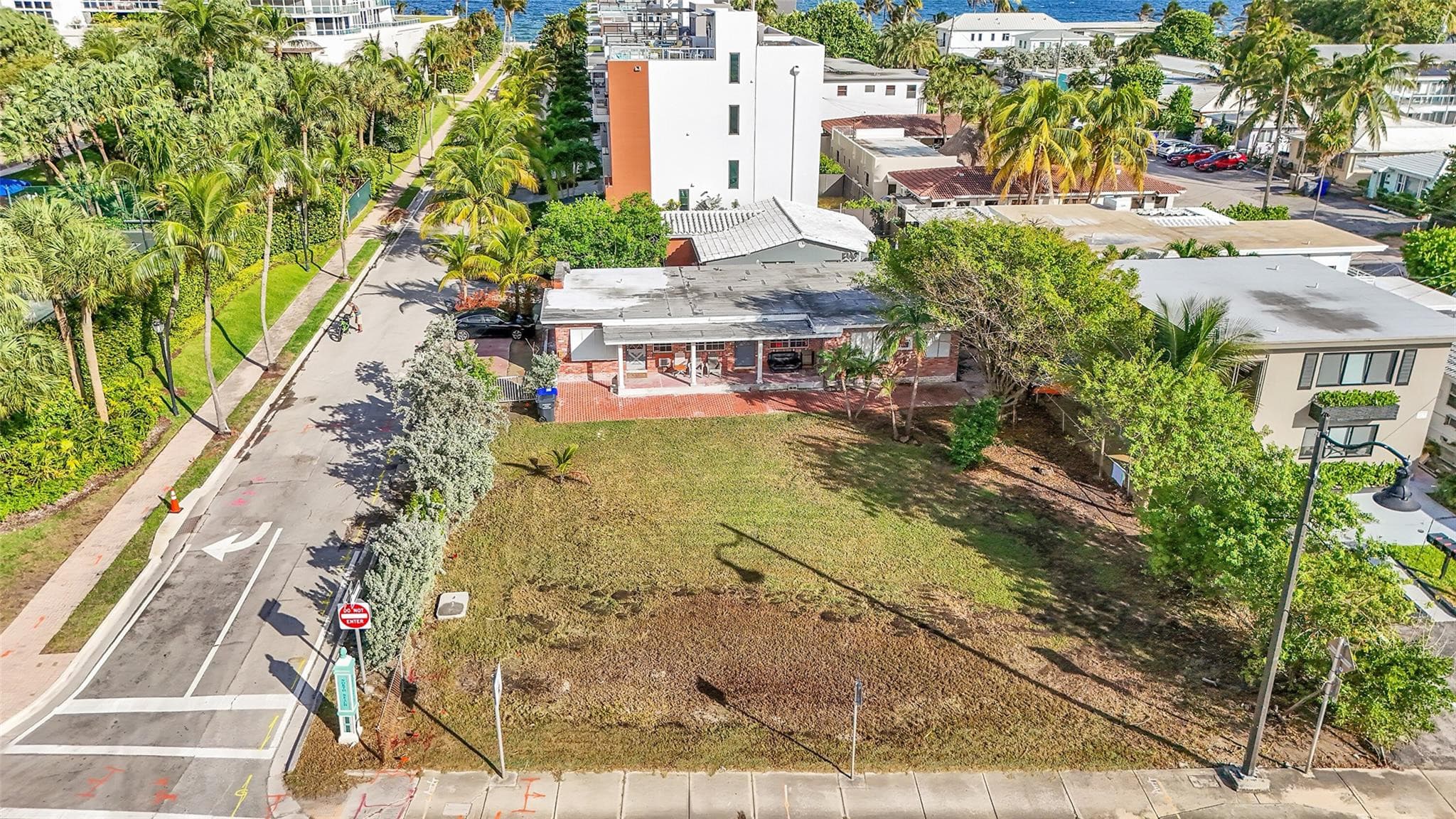 356 Balboa Street, Hollywood, FL 33019 — photo 4 of 15