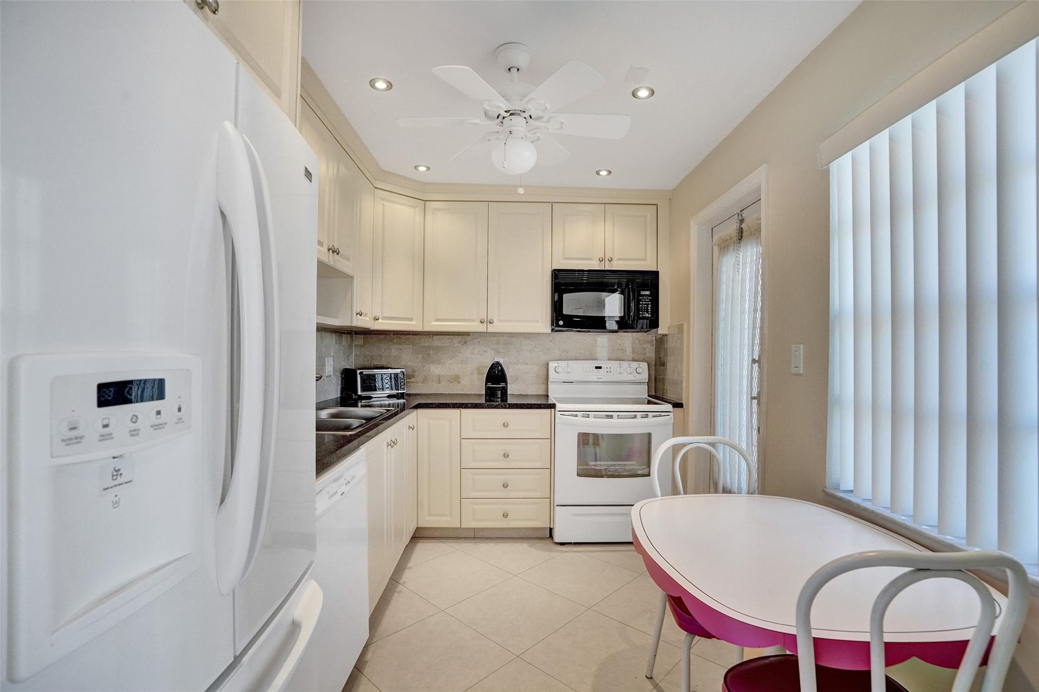 4270 NW 40th Street 211, Lauderdale Lakes, FL 33319 — photo 7 of 43