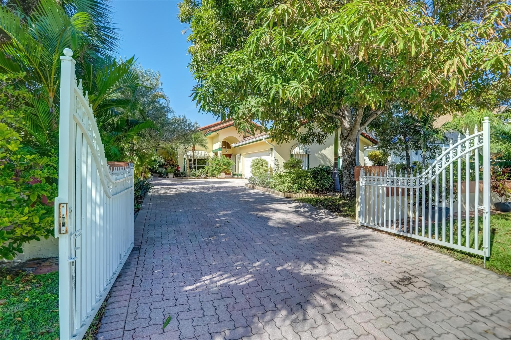 305 S Riverside Drive, Pompano Beach, FL 33062 — photo 6 of 74