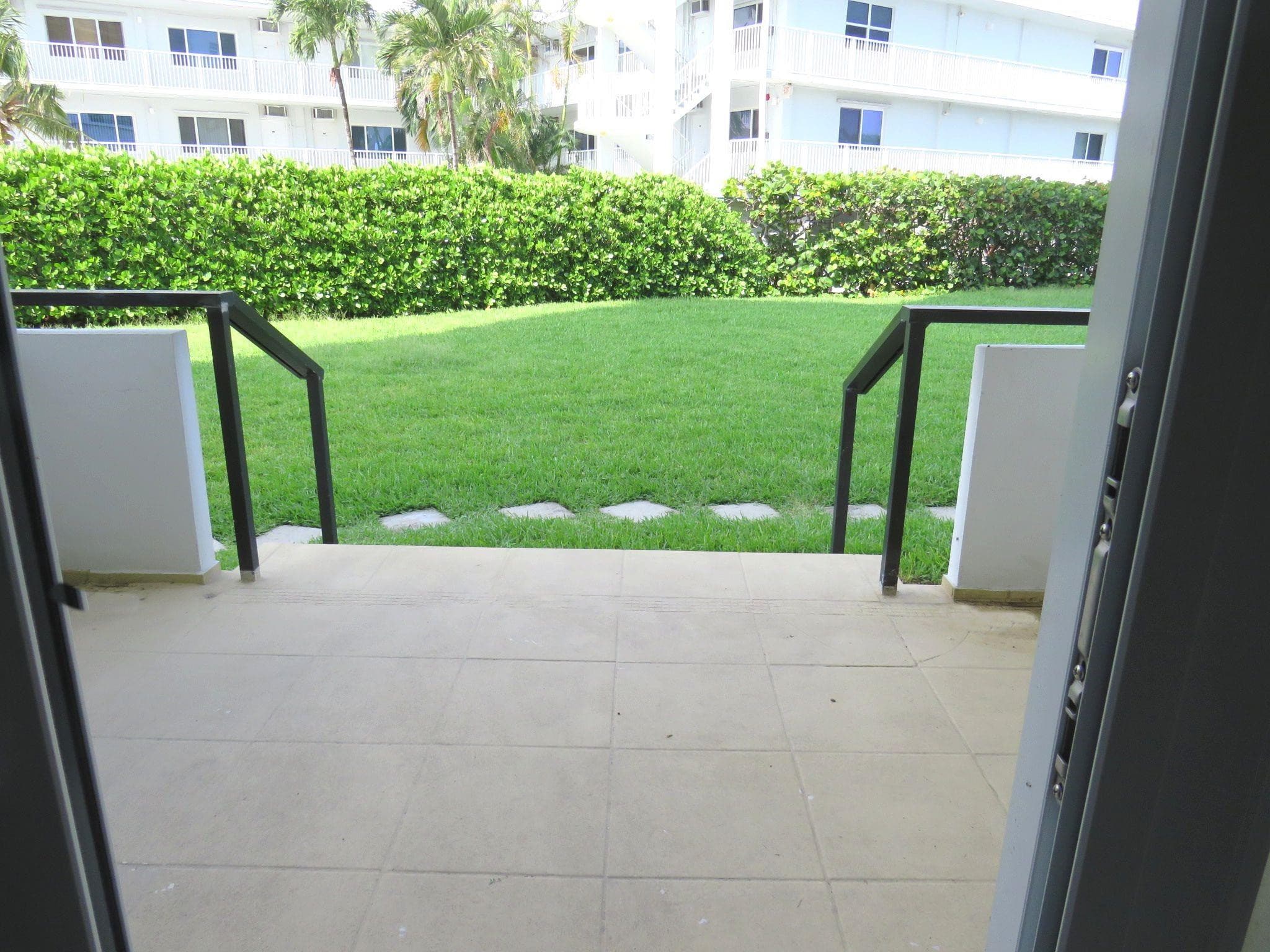 1500 S Ocean Boulevard 102, Lauderdale-By-The-Sea, FL 33062 — photo 10 of 12