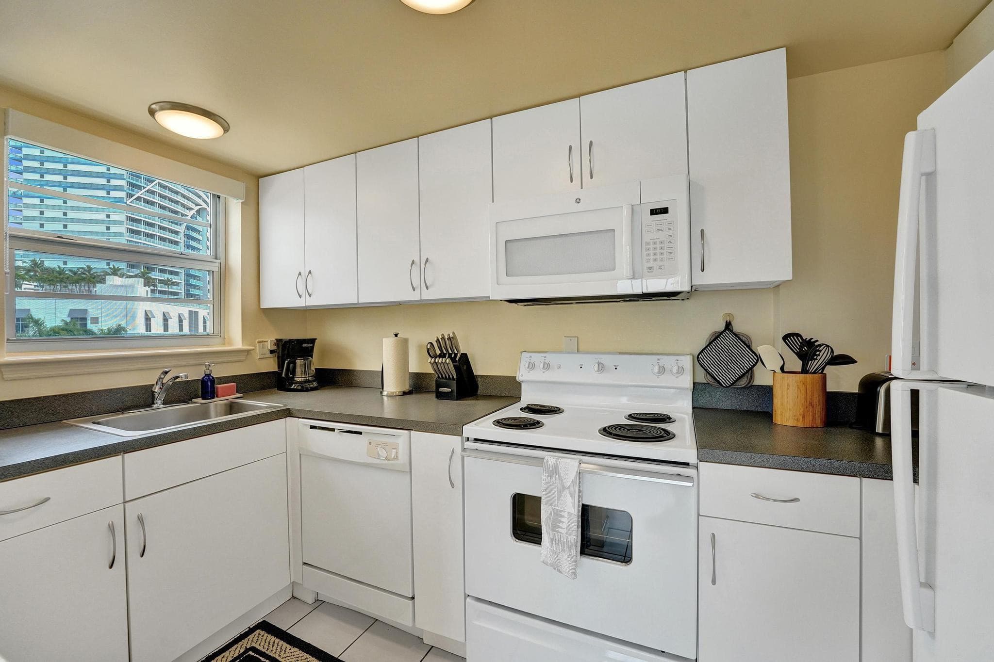 341 N Birch Road 416, Fort Lauderdale, FL 33304 — photo 35 of 49