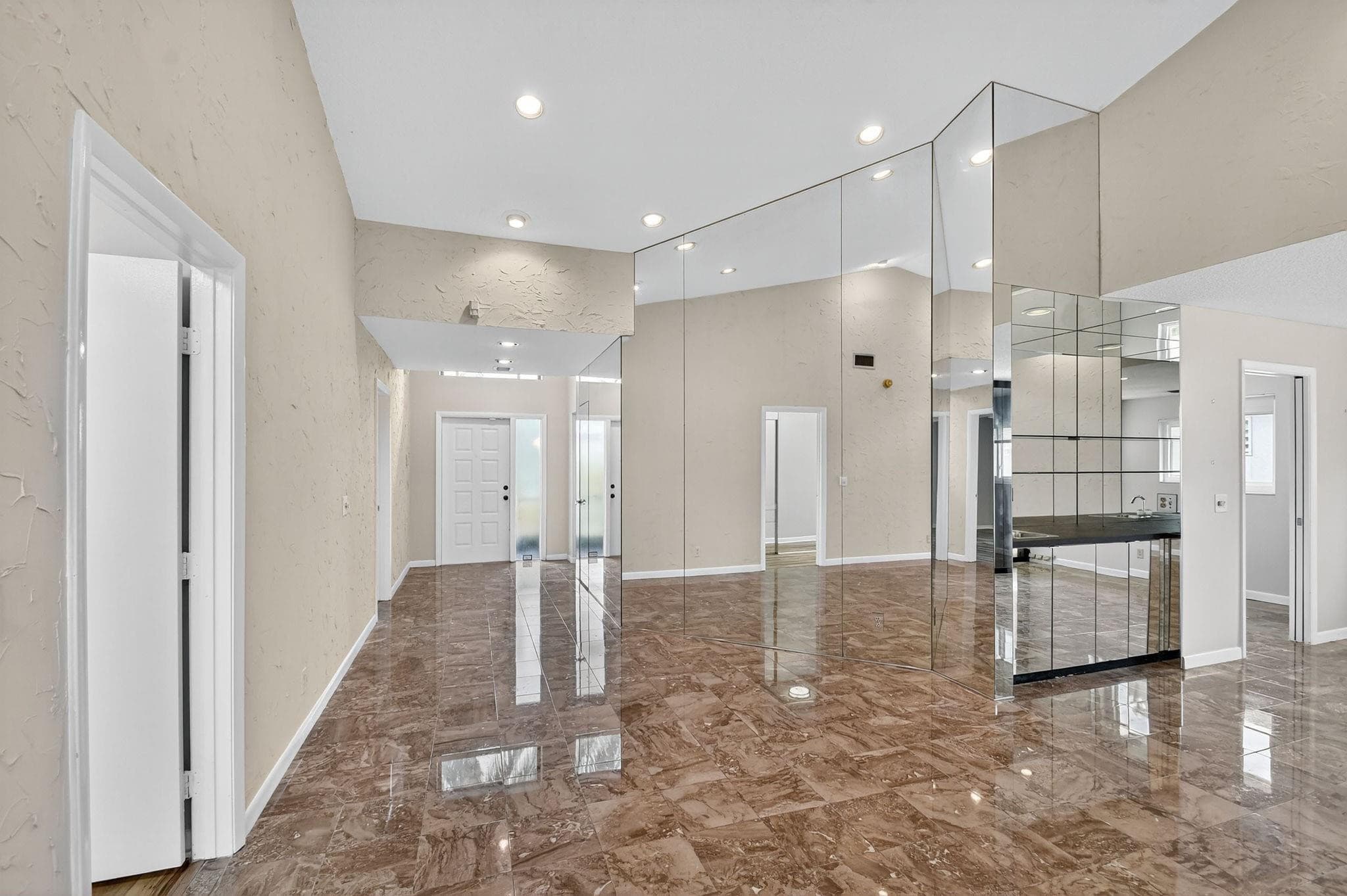 6869 Fountains Circle 6869, Lake Worth, FL 33467 — photo 11 of 103