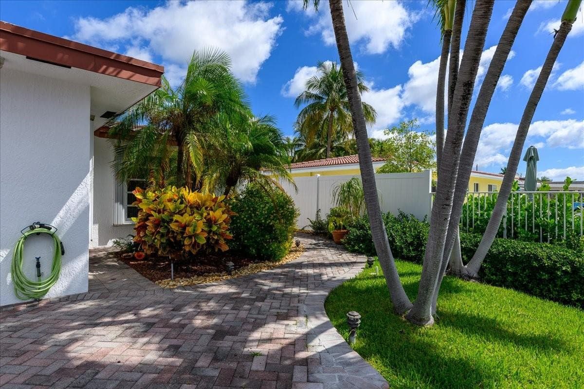 200 SE 11th Street, Pompano Beach, FL 33060 — photo 5 of 30