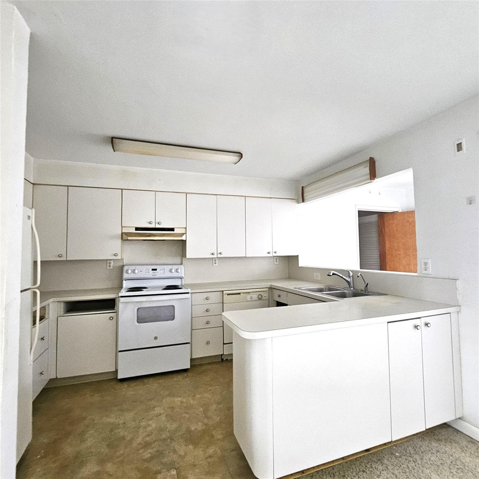370 NW 65th Avenue, Plantation, FL 33317 — photo 3 of 10