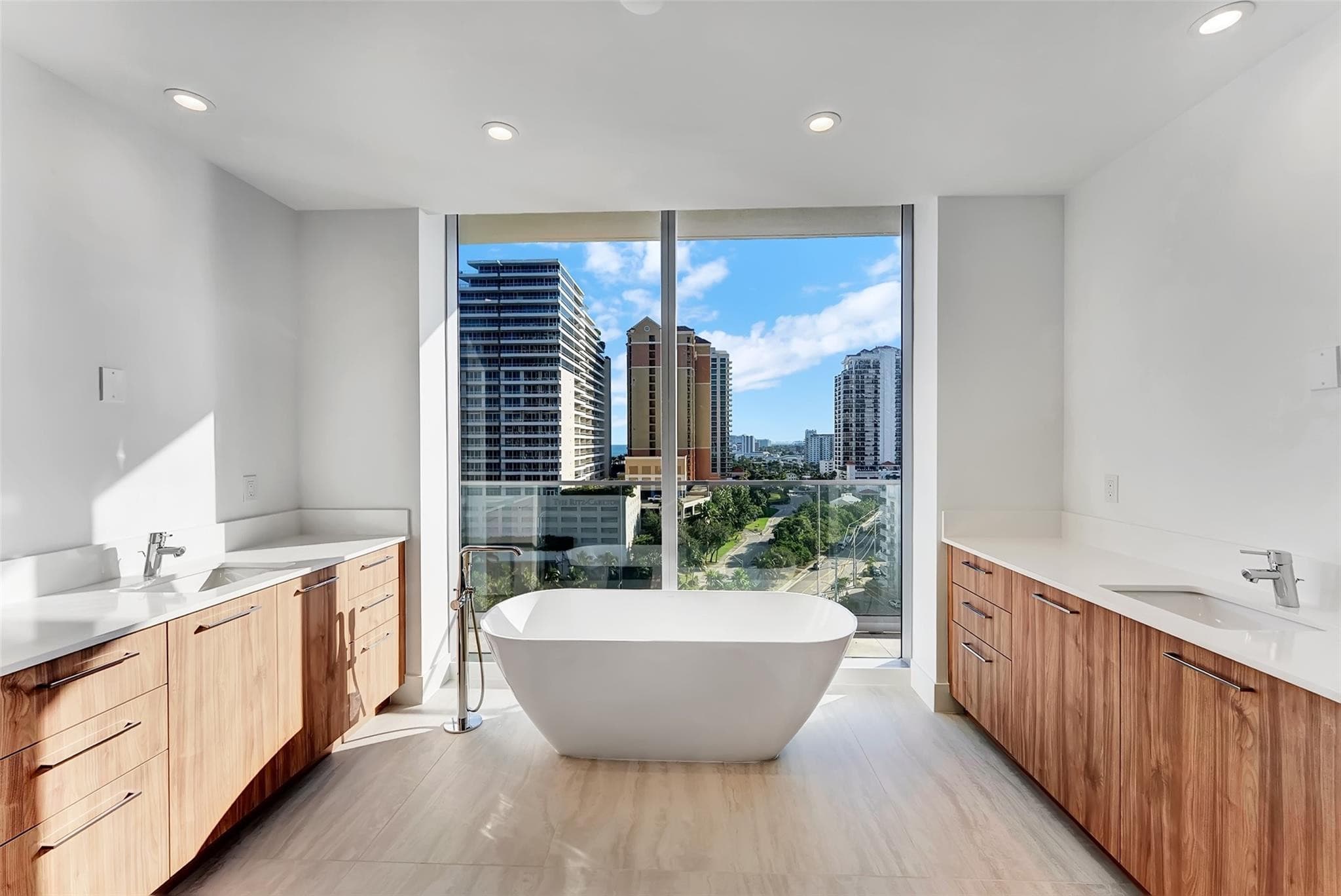 153 N Seabreeze Boulevard 902, Fort Lauderdale, FL 33304 — photo 18 of 71
