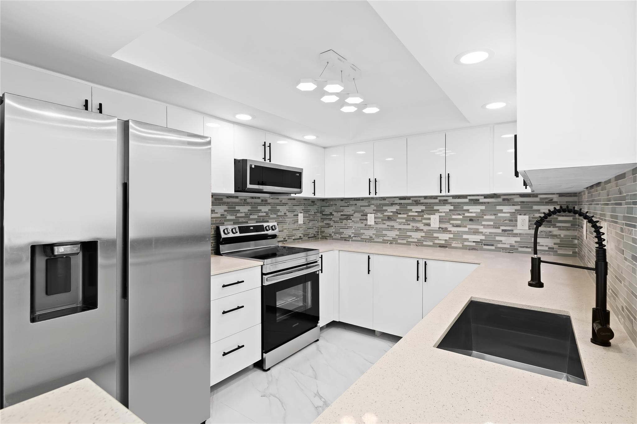 800 Parkview Drive 718, Hallandale Beach, FL 33009 — photo 4 of 30