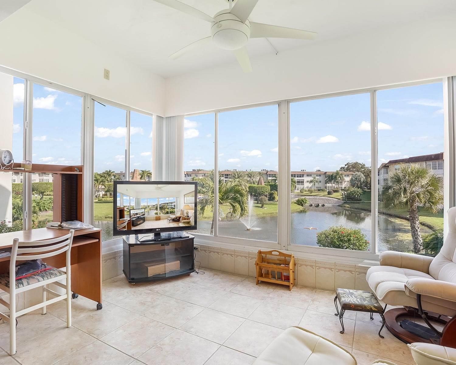 3500 NW 48th Avenue 513, Lauderdale Lakes, FL 33319 — photo 1 of 27