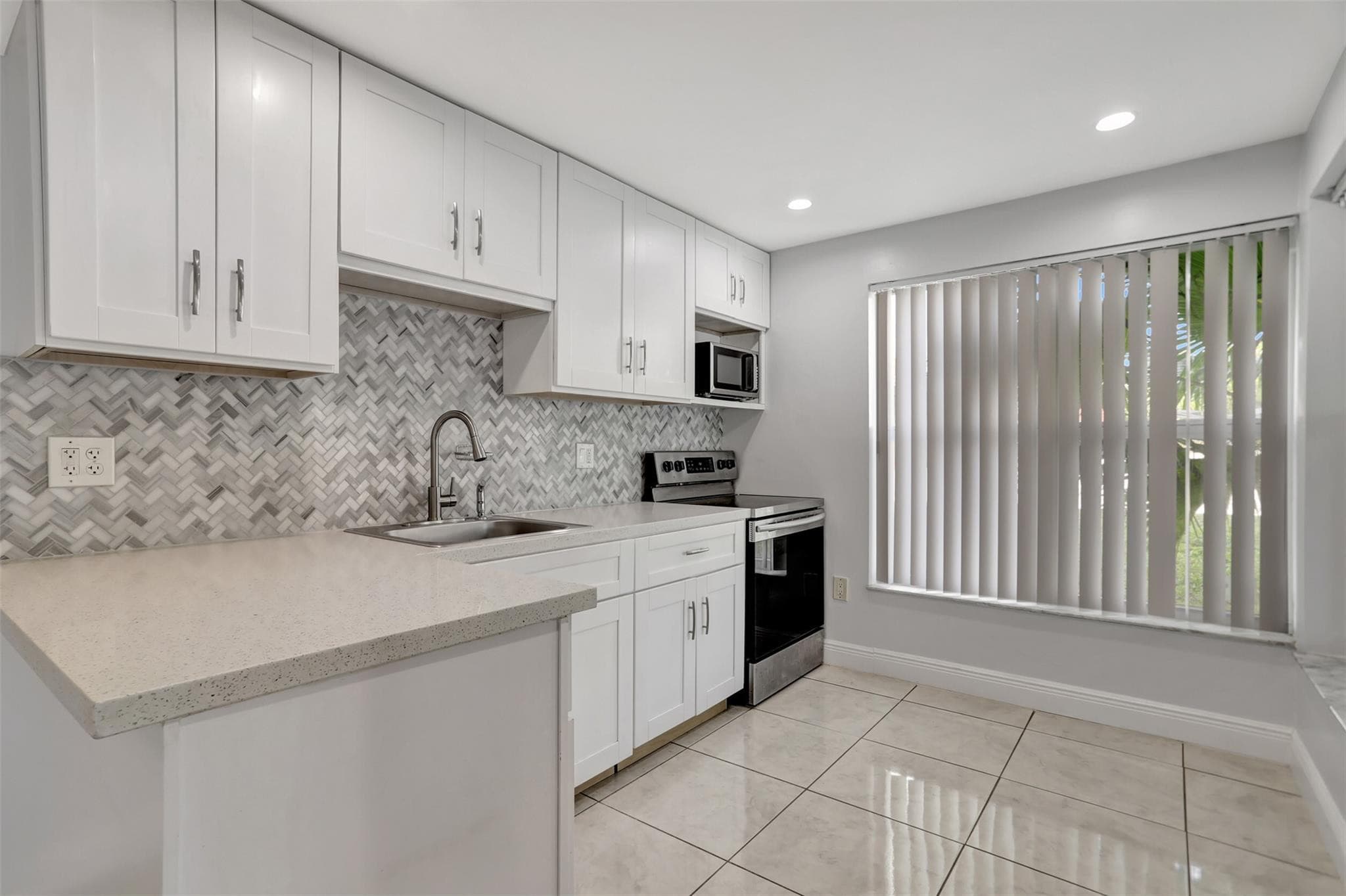 Condominium in Lauderhill — photo 22 of 29