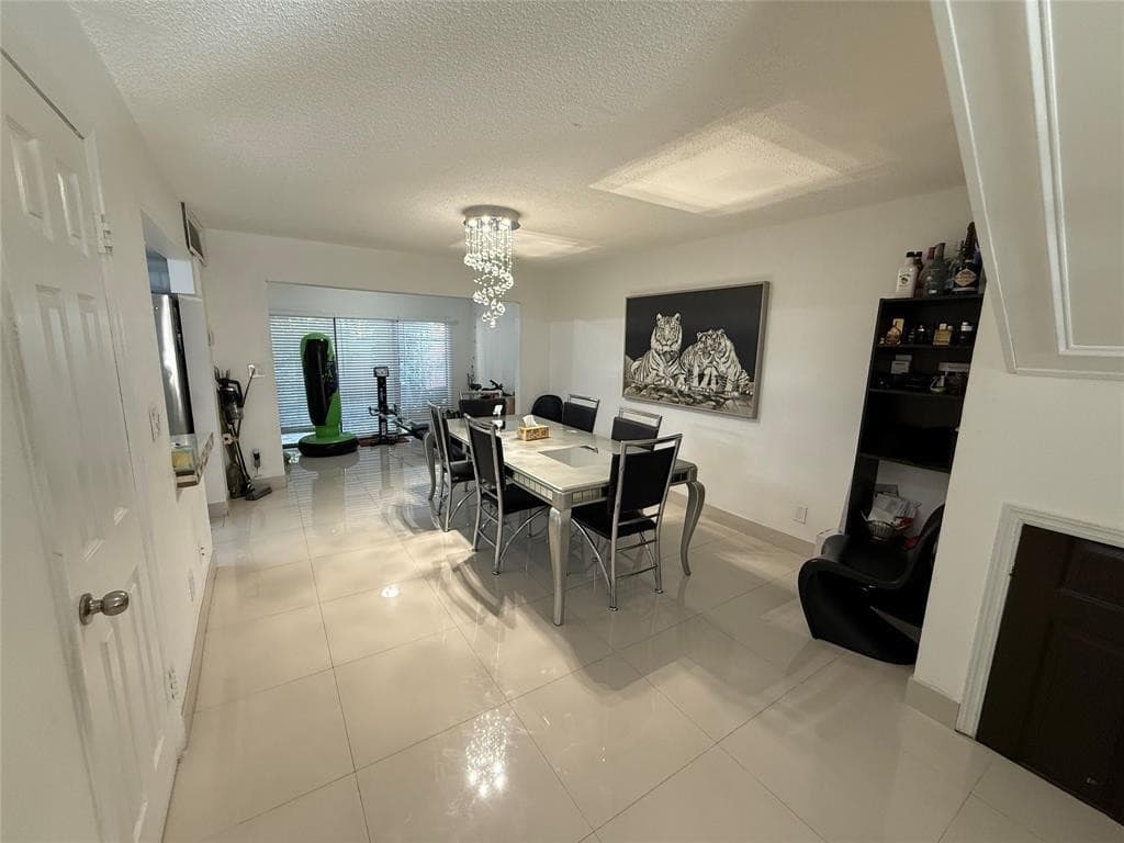 Townhouse in Hollywood — photo 2 of 26