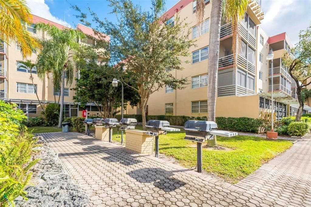 403 NW 68th Avenue 519, Plantation, FL 33317 — photo 32 of 37