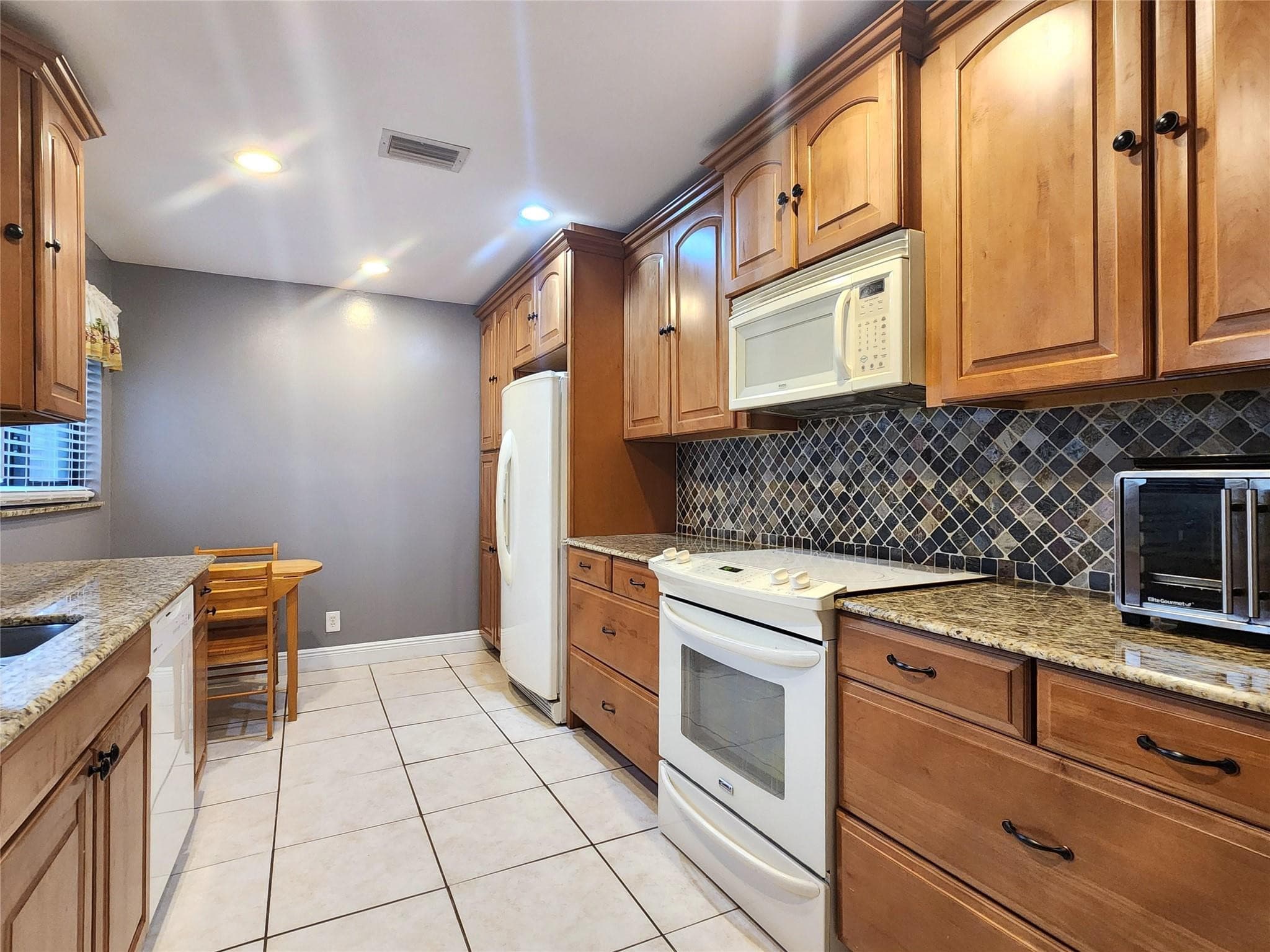 1572 SW 23rd Terrace, Deerfield Beach, FL 33442 — photo 5 of 23