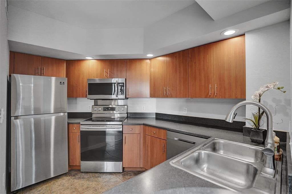 100 N Federal Highway 642, Fort Lauderdale, FL 33301 — photo 8 of 29