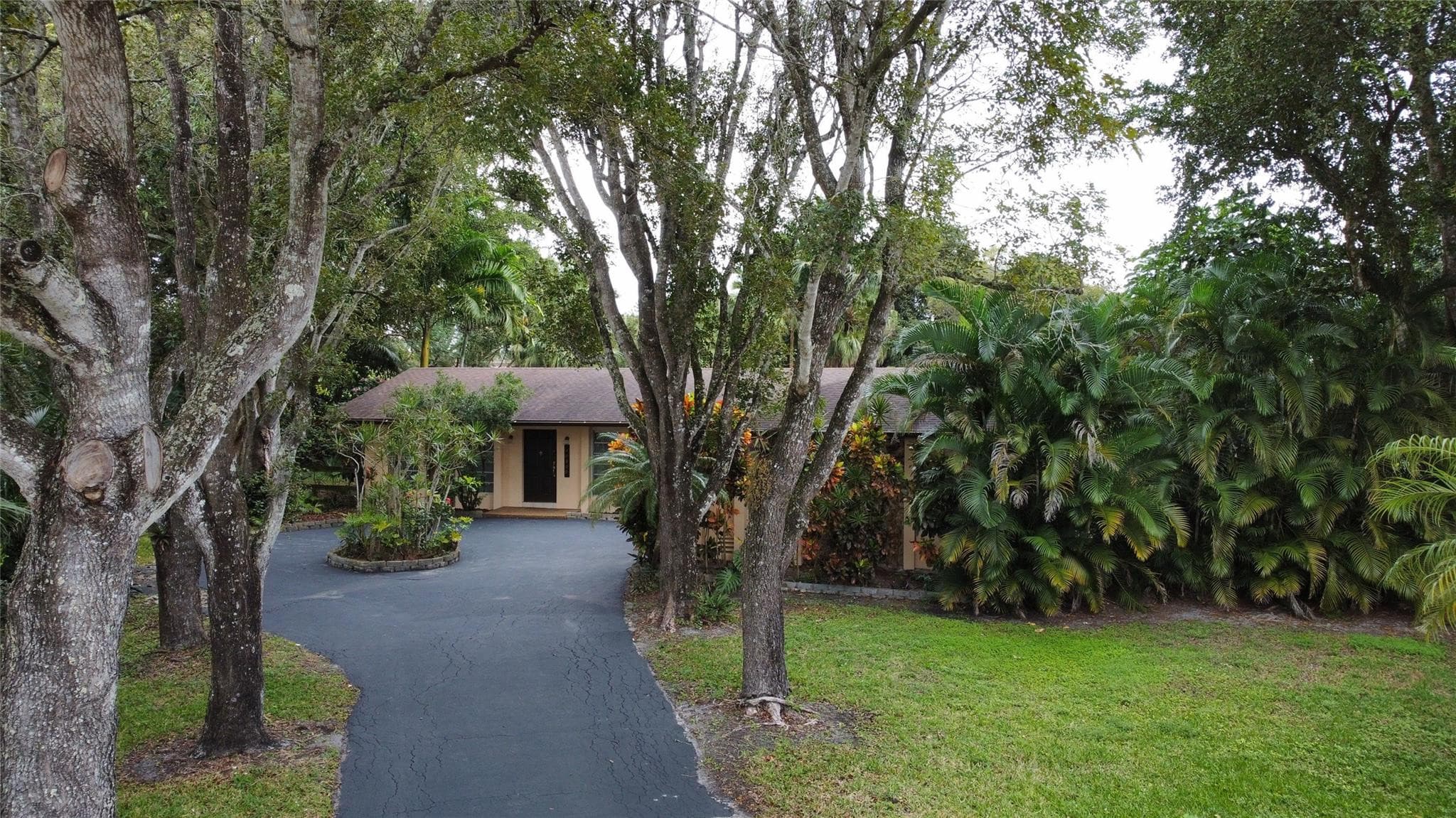 10800 SW 40th Court, Davie, FL 33328 — photo 2 of 35