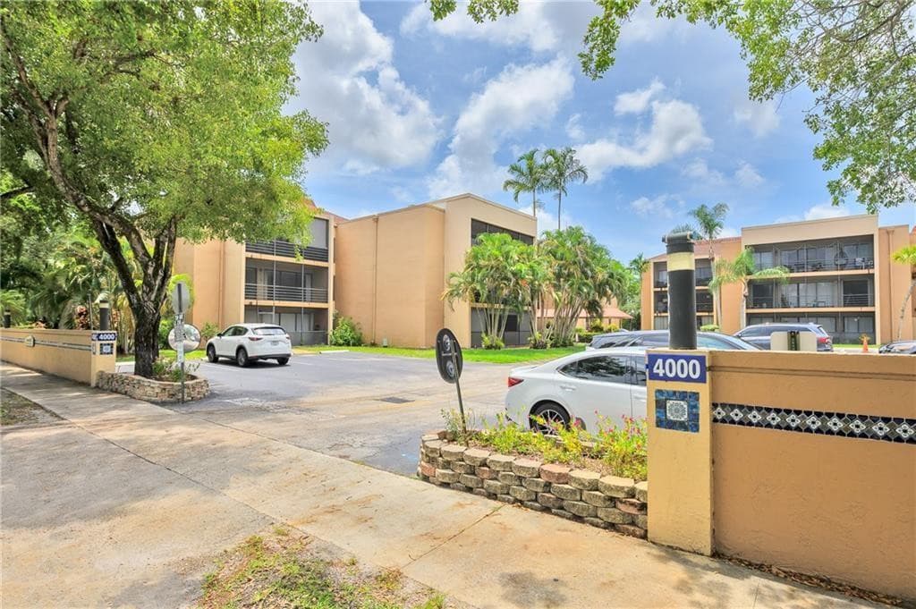 4000 N Hills Drive 30, Hollywood, FL 33021 — photo 1 of 7