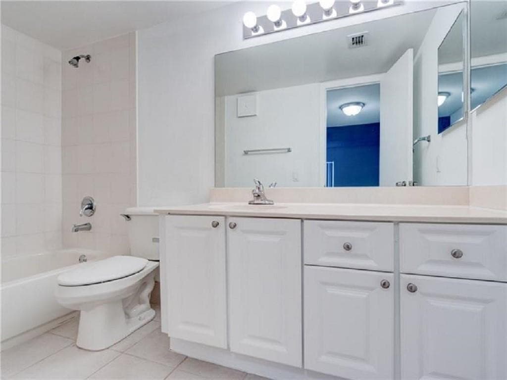 701 N Pine Island Road 303, Plantation, FL 33324 — photo 11 of 20