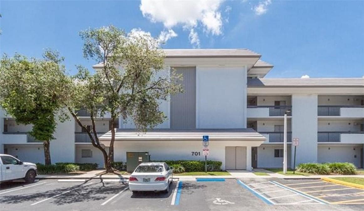701 N Pine Island Road 303, Plantation, FL 33324 — photo 18 of 20