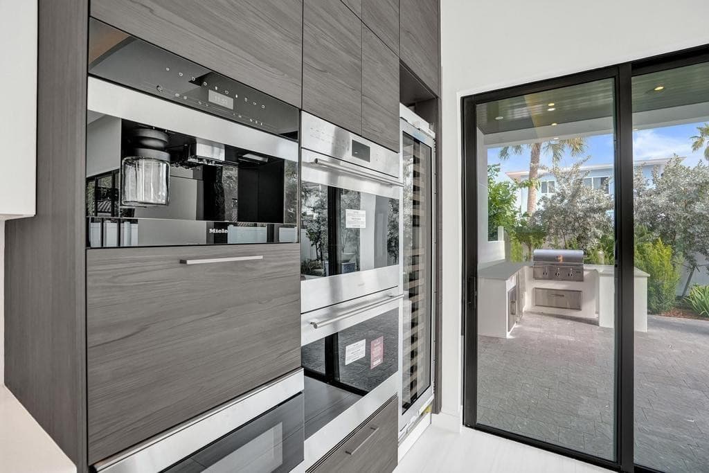 4524 Sea Grape Drive N, Lauderdale-By-The-Sea, FL 33308 — photo 13 of 53