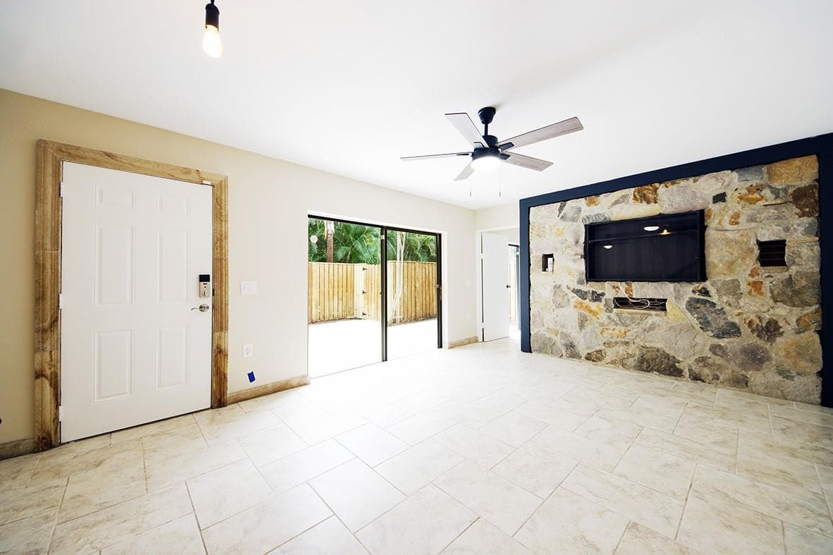 1700 Embassy Drive 402, West Palm Beach, FL 33401 — photo 2 of 38