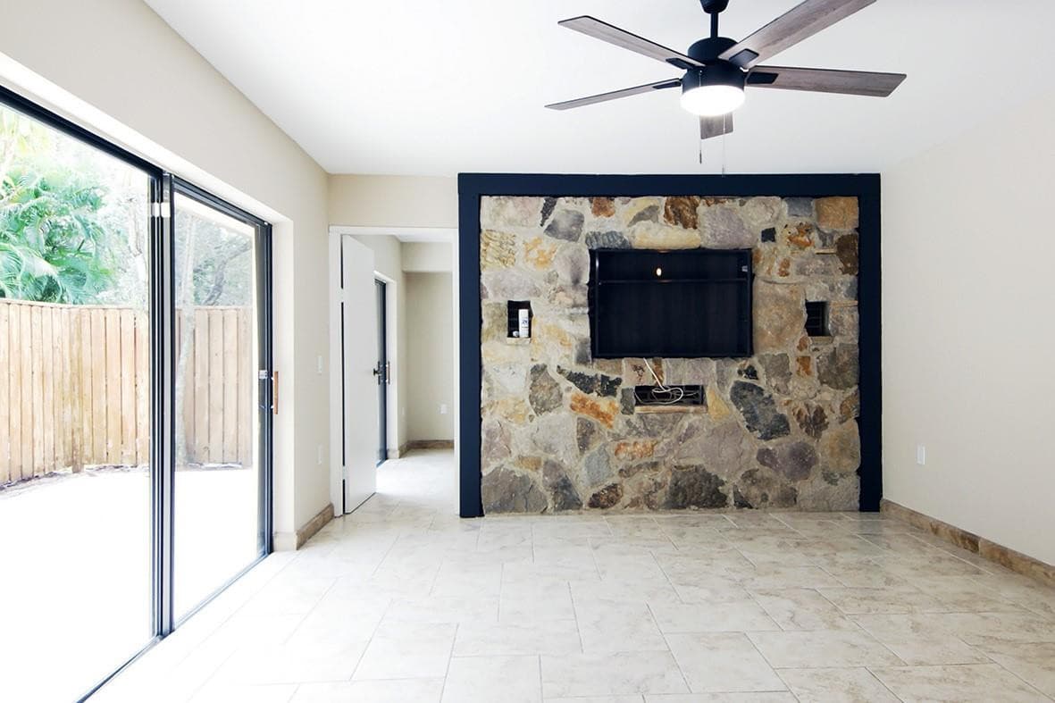 1700 Embassy Drive 402, West Palm Beach, FL 33401 — photo 3 of 38