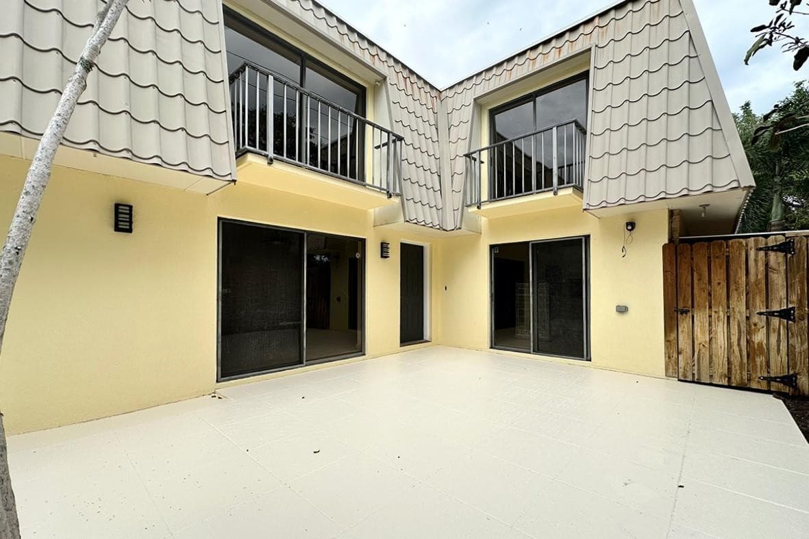 1700 Embassy Drive 402, West Palm Beach, FL 33401 — photo 32 of 38