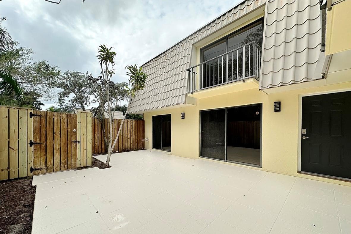 1700 Embassy Drive 402, West Palm Beach, FL 33401 — photo 34 of 38