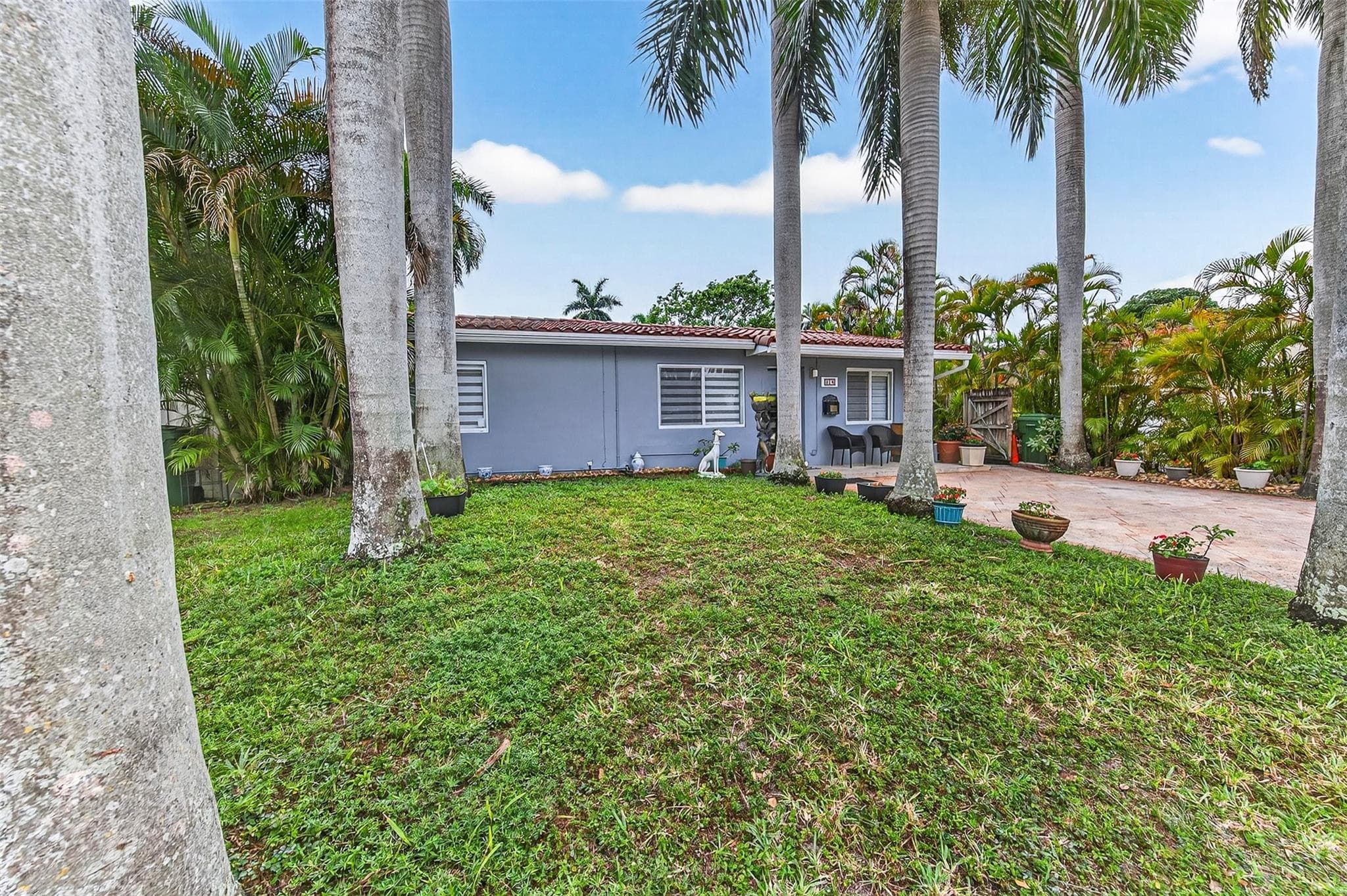 918 NE 4th Street, Hallandale Beach, FL 33009 — photo 3 of 46