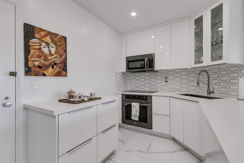 3333 NE 34th Street 304, Fort Lauderdale, FL 33308 — photo 3 of 38