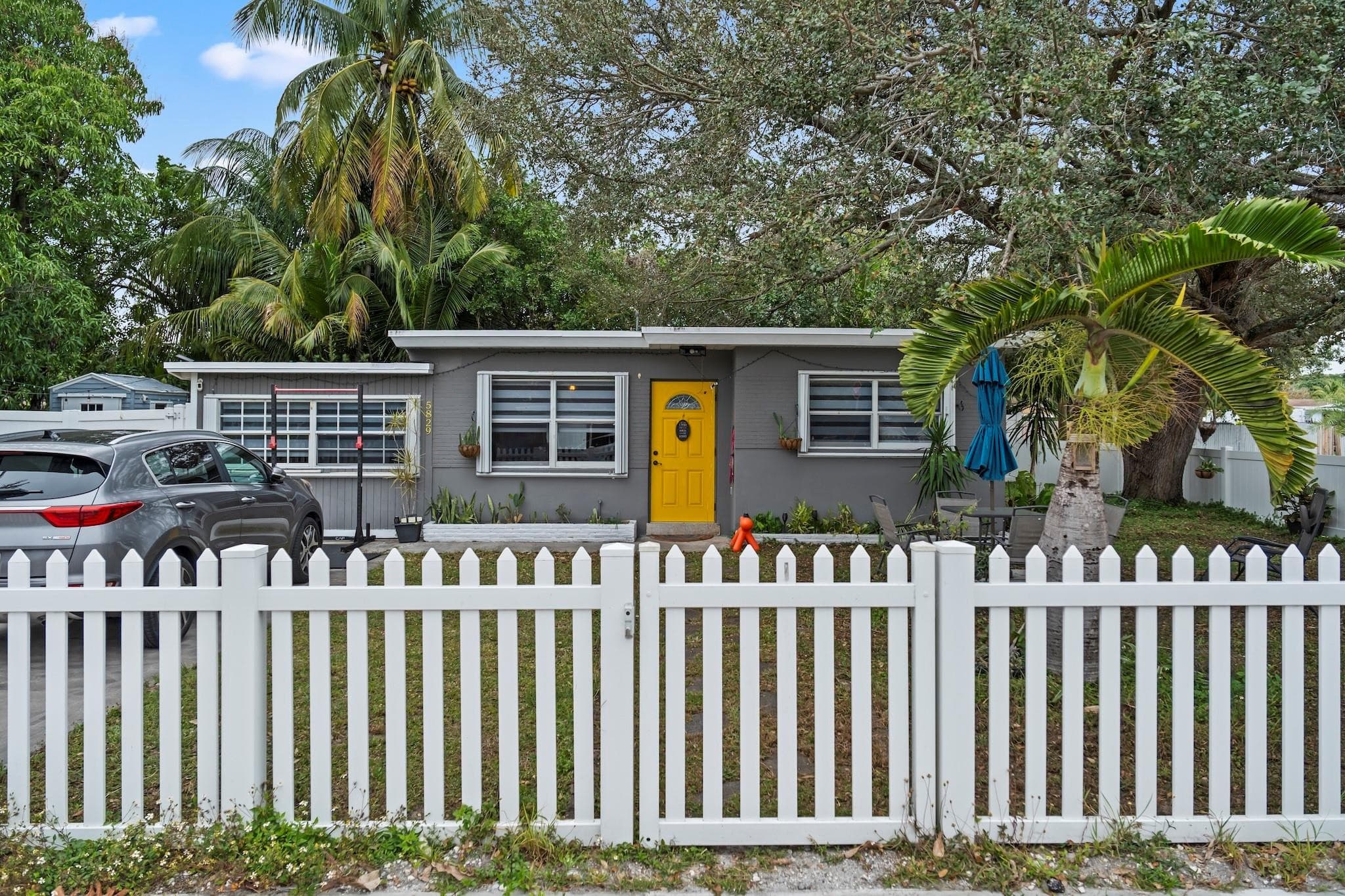 5829 Hayes Street, Hollywood, FL 33021 — photo 2 of 35