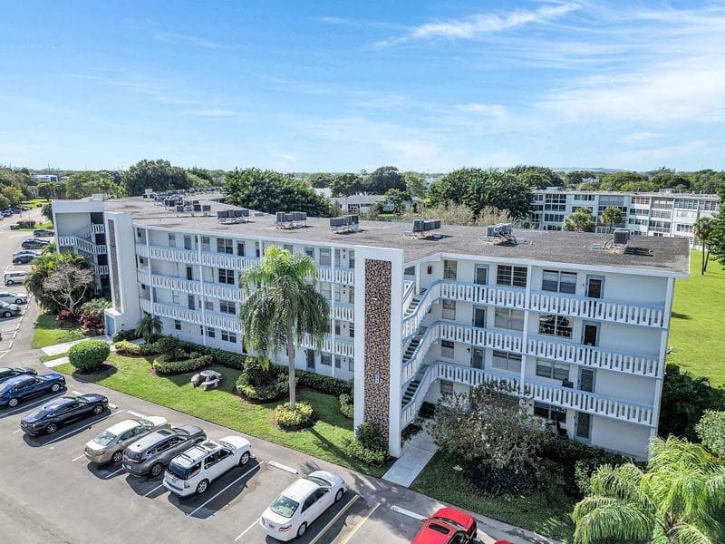 4037 Swansea B 4037, Deerfield Beach, FL 33442 — photo 2 of 36