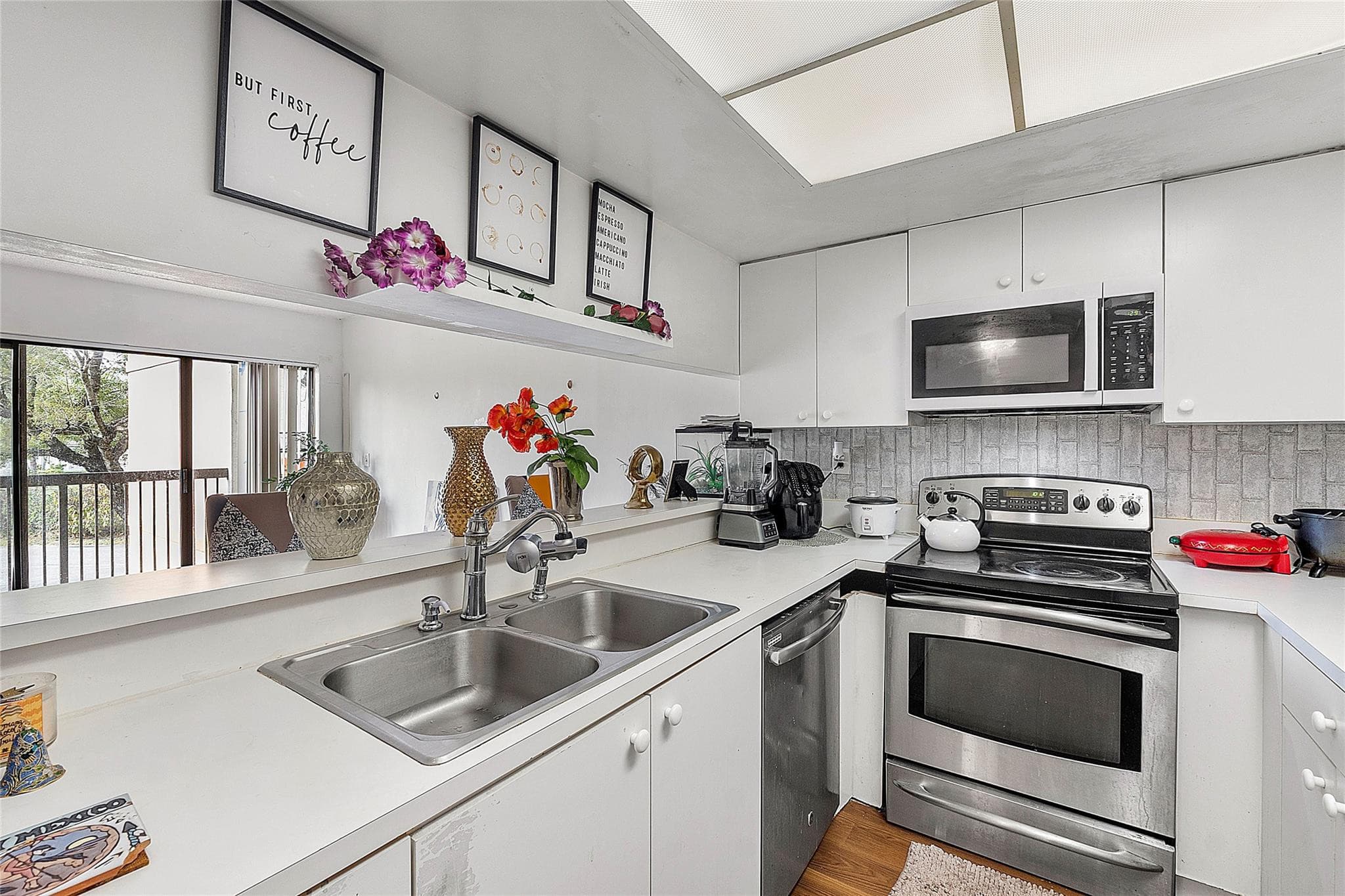 701 NW 19th Street 202, Fort Lauderdale, FL 33311 — photo 1 of 33
