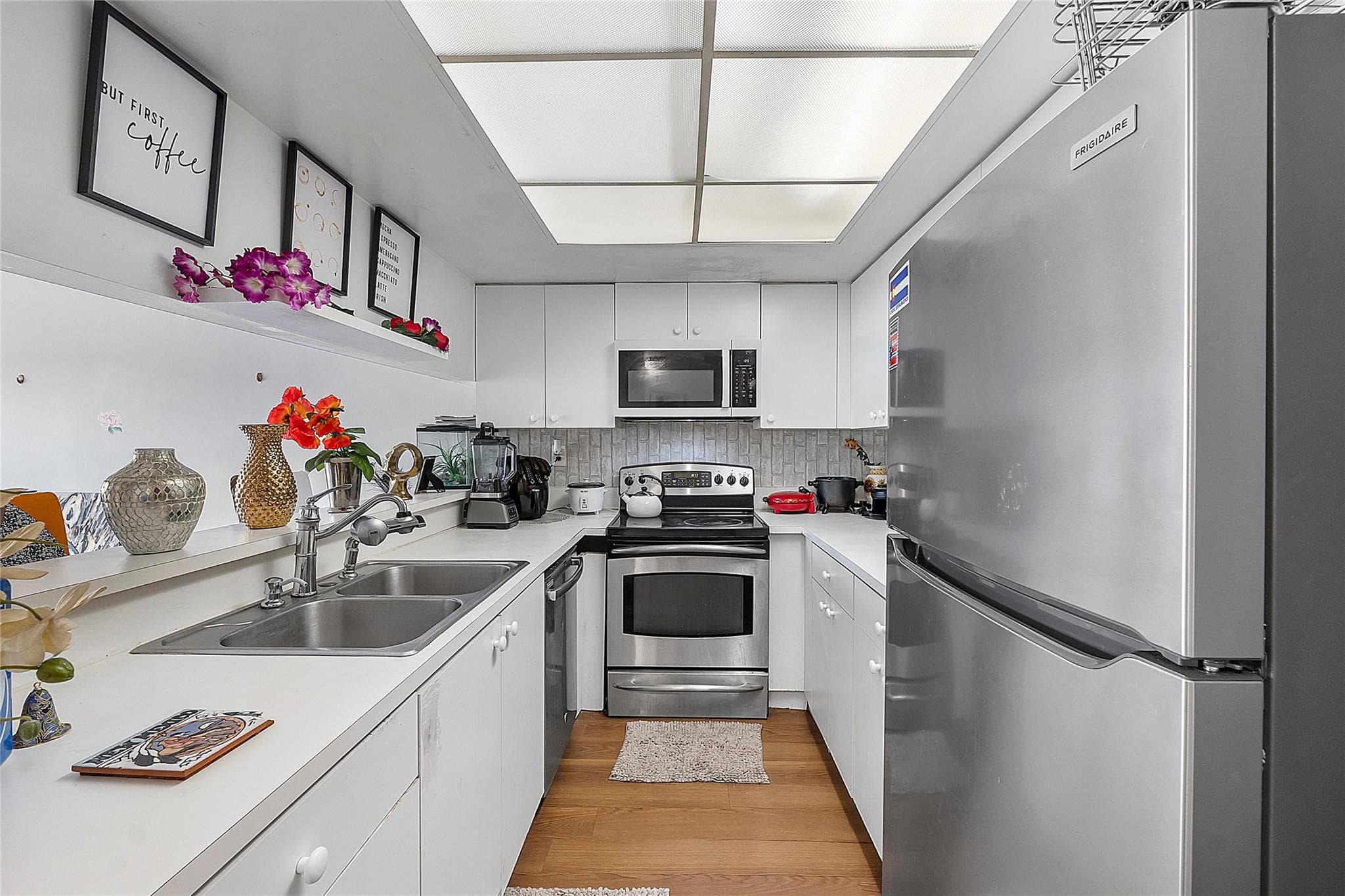 701 NW 19th Street 202, Fort Lauderdale, FL 33311 — photo 5 of 33