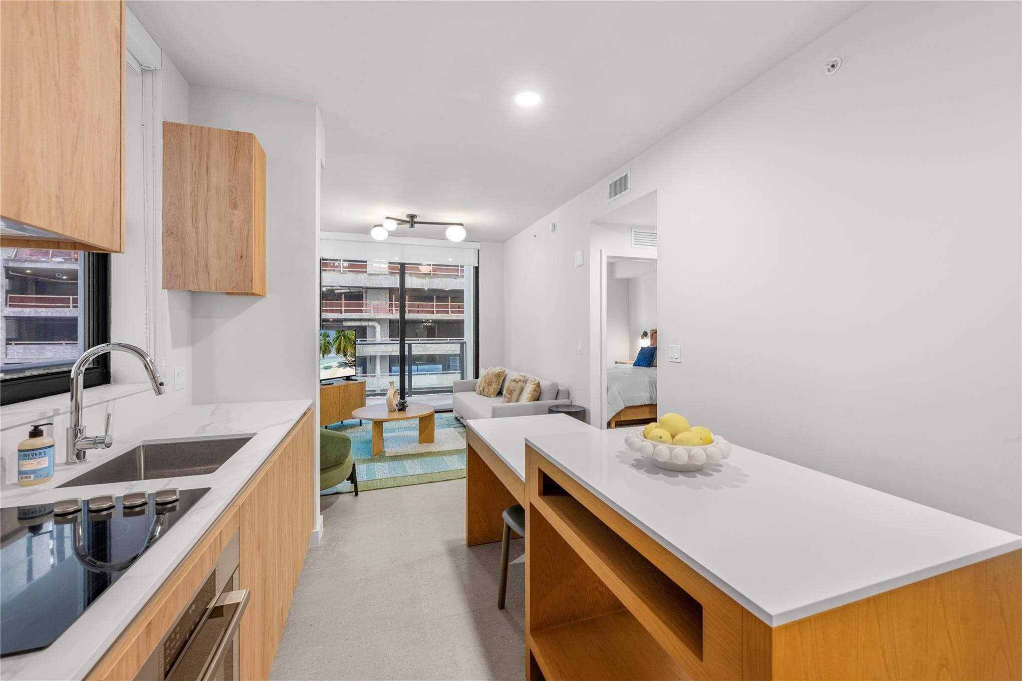 11 NE 6th Street 907, Miami, FL 33132 — photo 9 of 48
