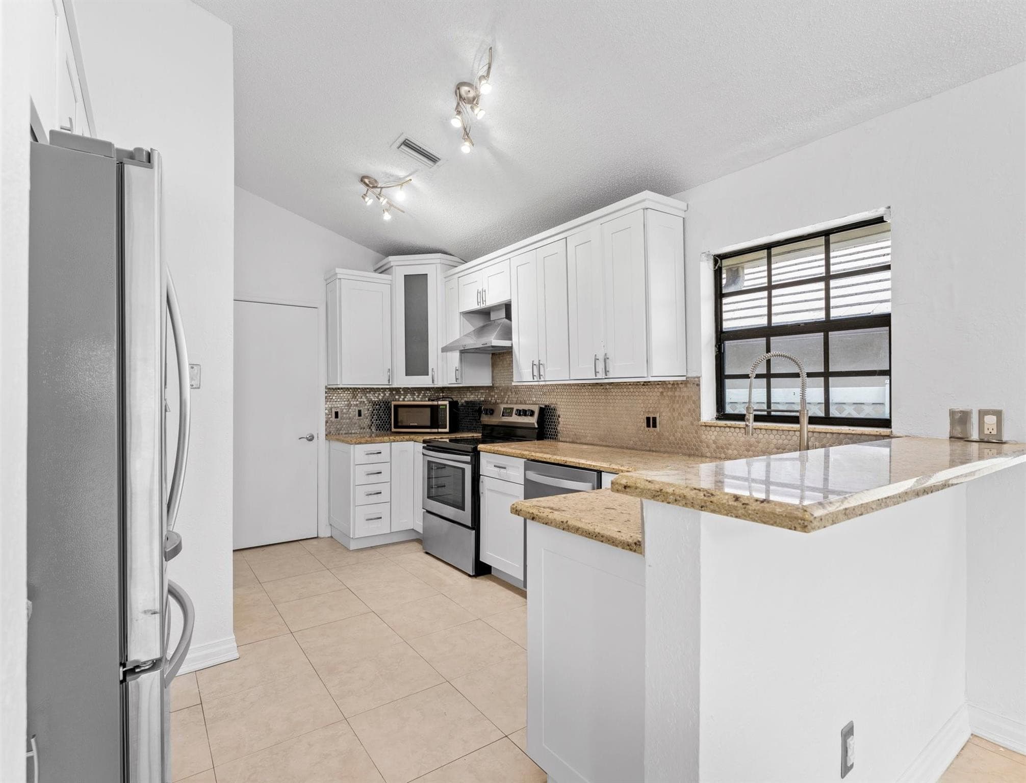 Single Family Residence in Boynton Beach — photo 2 of 31