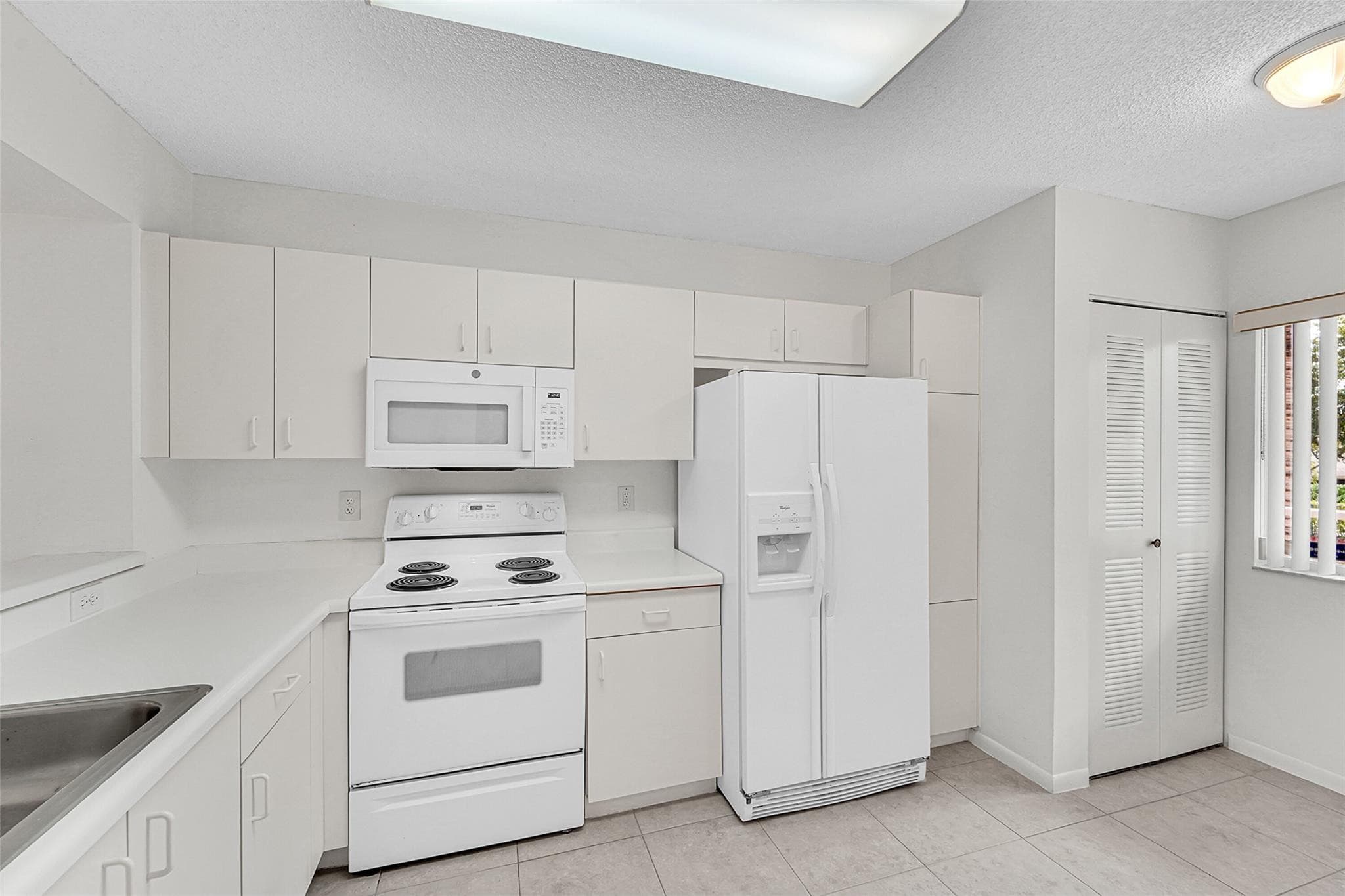 9537 Weldon Circle 202, Fort Lauderdale, FL 33321 — photo 7 of 54