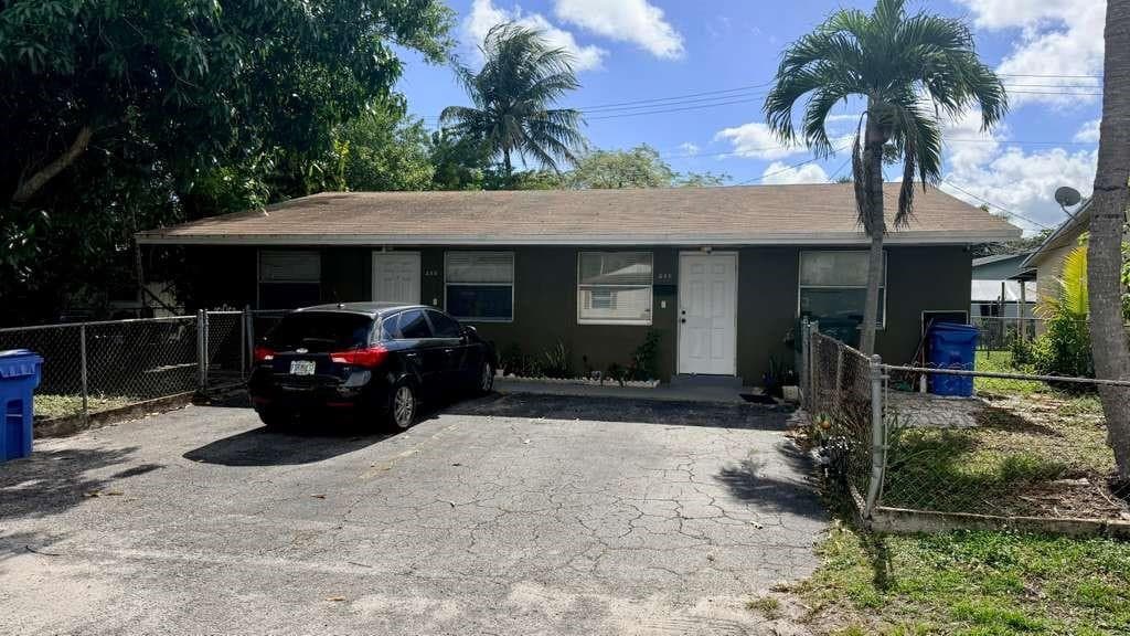 280 NE 40th Court, Oakland Park, FL 33334 — photo 1 of 26