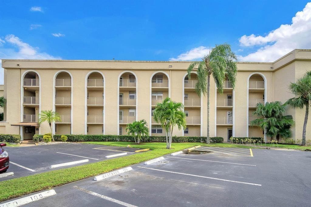 3231 Holiday Springs Boulevard 105, Margate, FL 33063 — photo 1 of 10