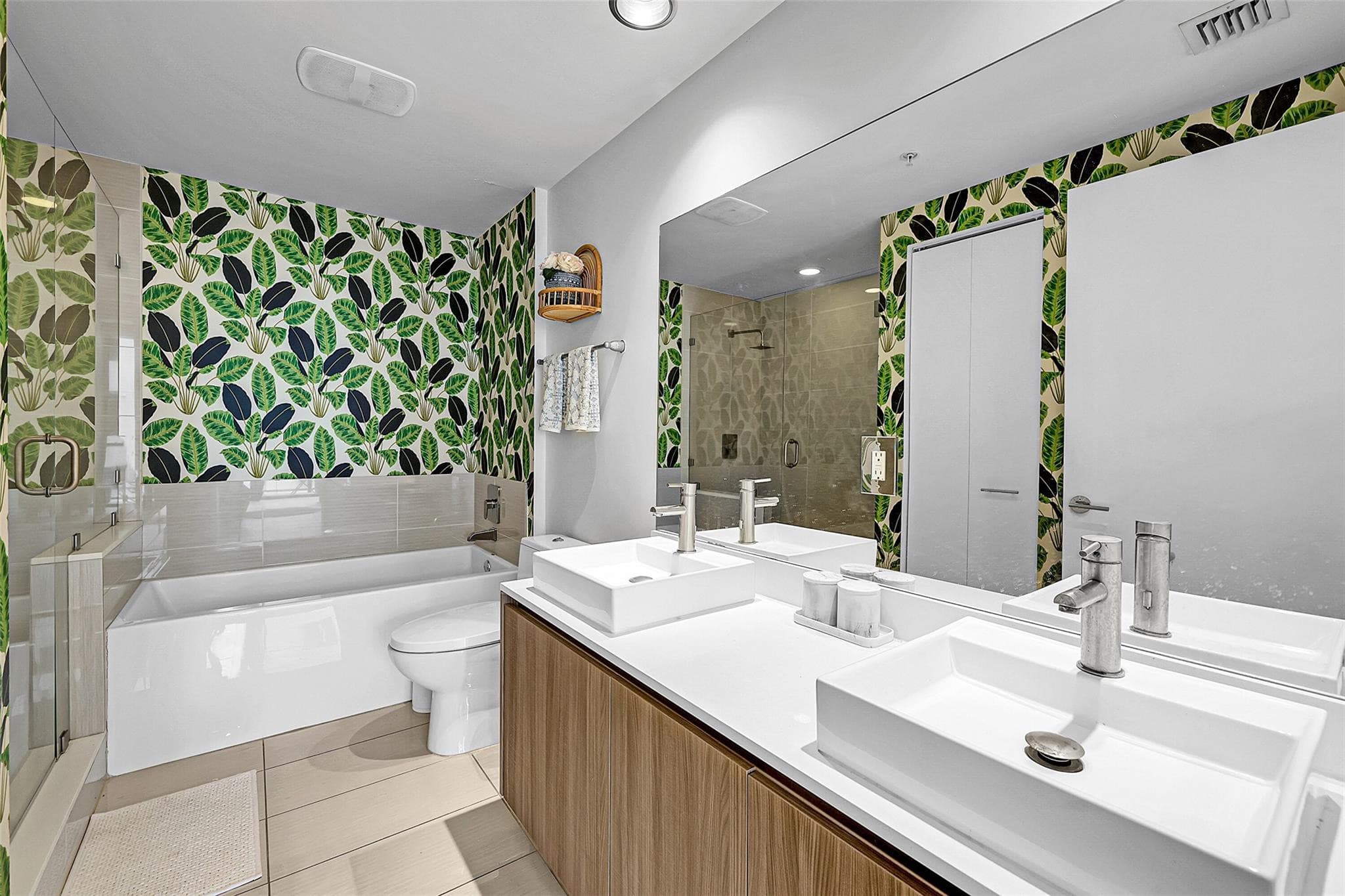 201 SW 17th Road 602, Miami, FL 33129 — photo 5 of 37