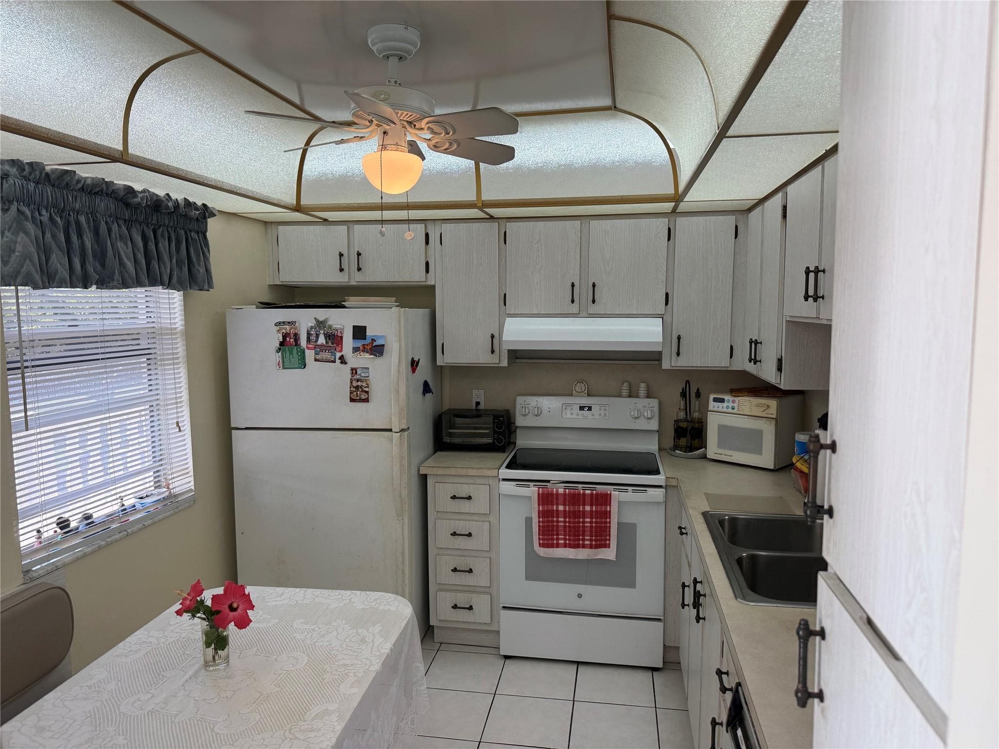 425 SE 11th Terrace 302, Dania Beach, FL 33004 — photo 4 of 33