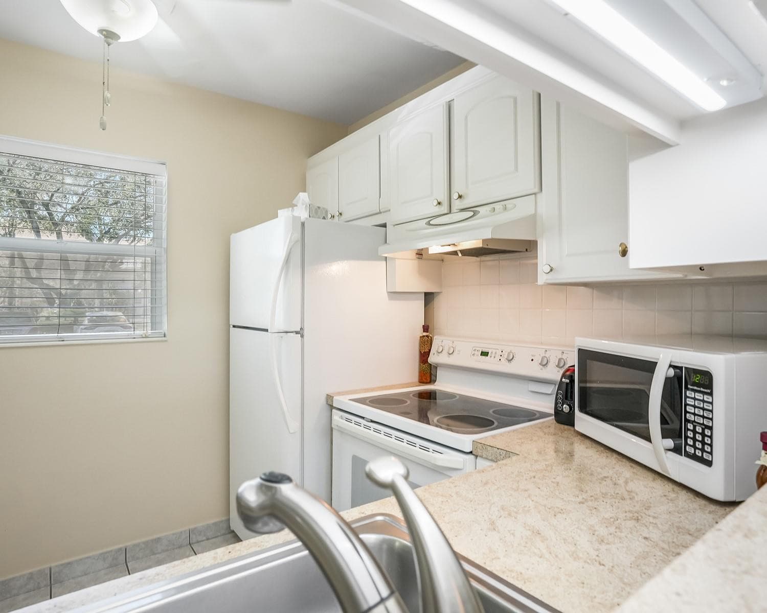 3400 NW 48th Avenue 407, Lauderdale Lakes, FL 33319 — photo 10 of 17