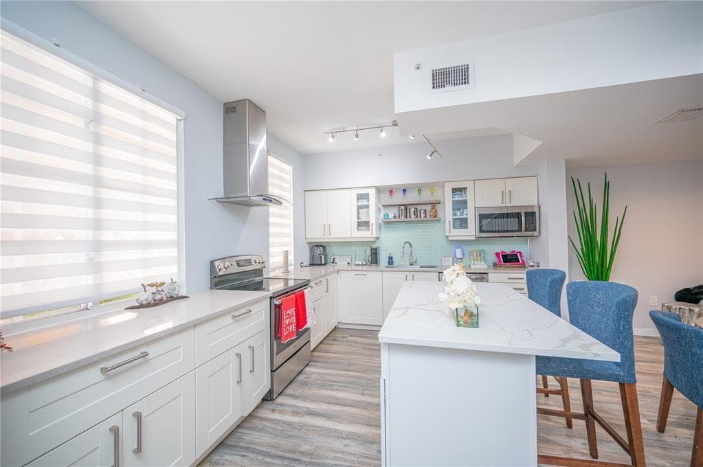 2841 NE 185th Street 514, Miami, FL 33180 — photo 4 of 24