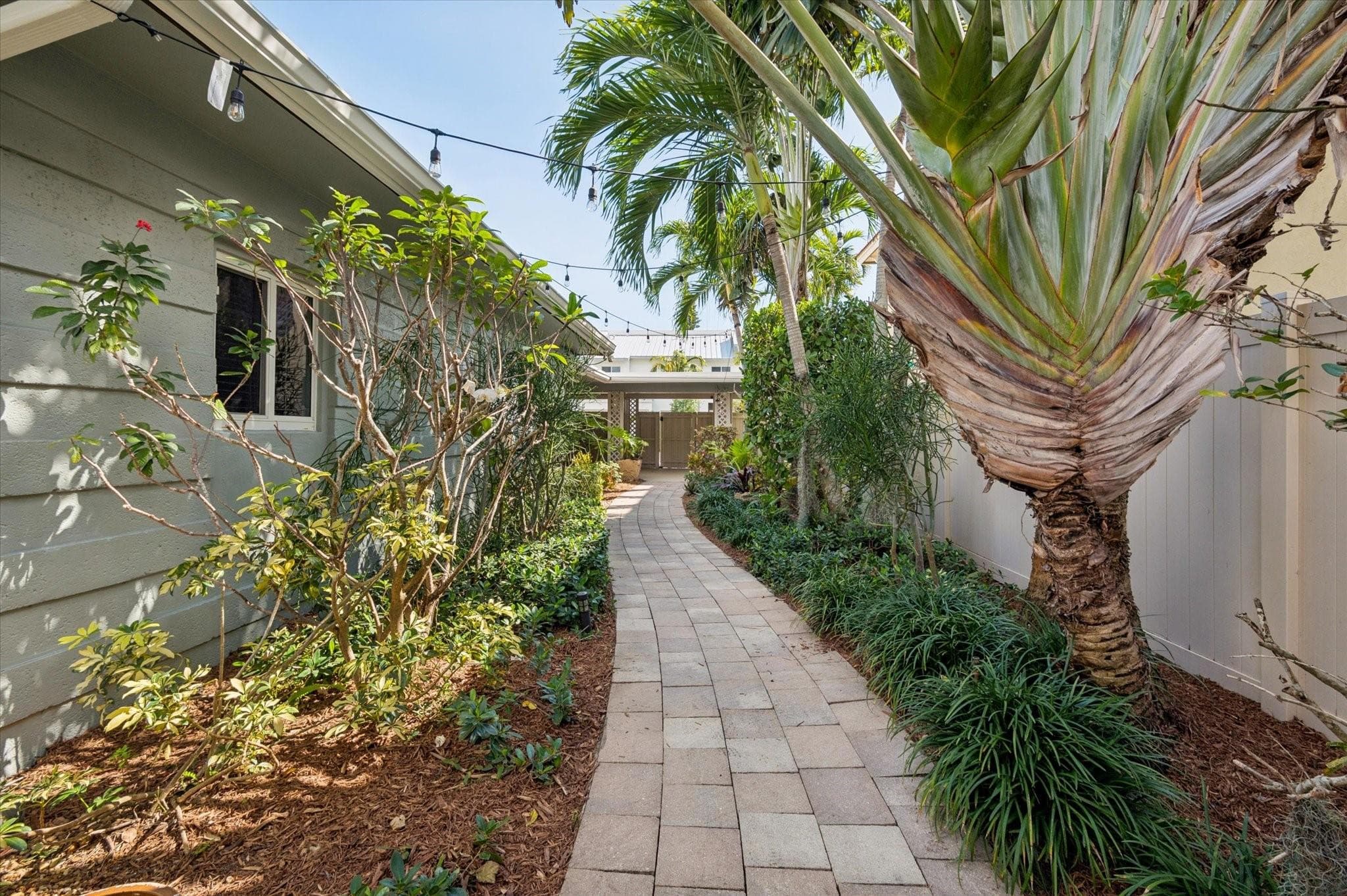 1123 NE 14th Avenue, Fort Lauderdale, FL 33304 — photo 6 of 38