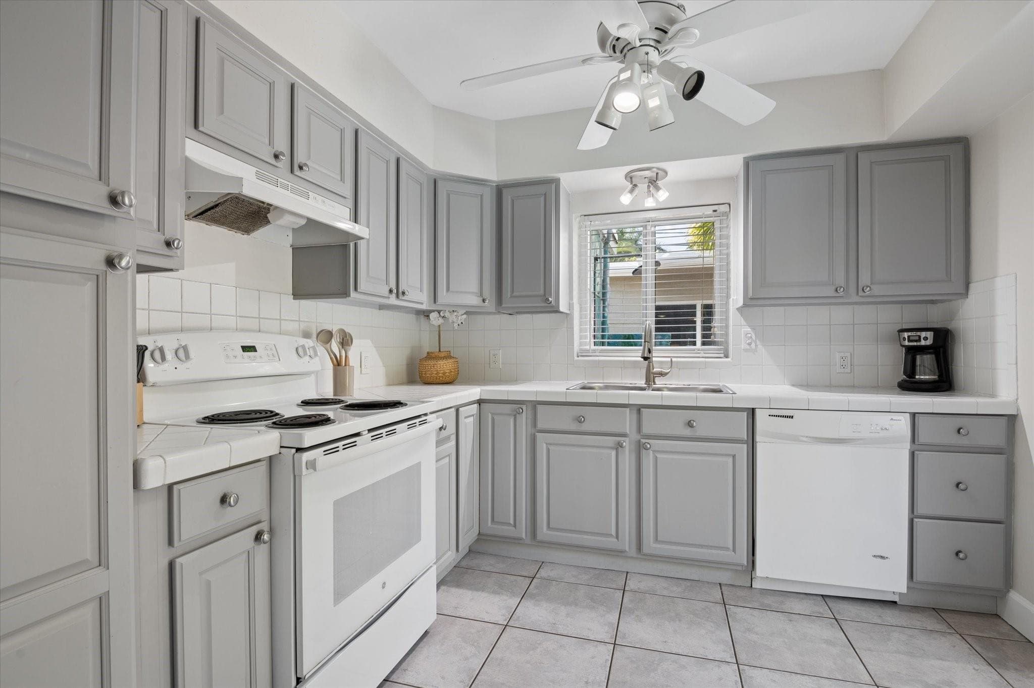 1123 NE 14th Avenue, Fort Lauderdale, FL 33304 — photo 21 of 38