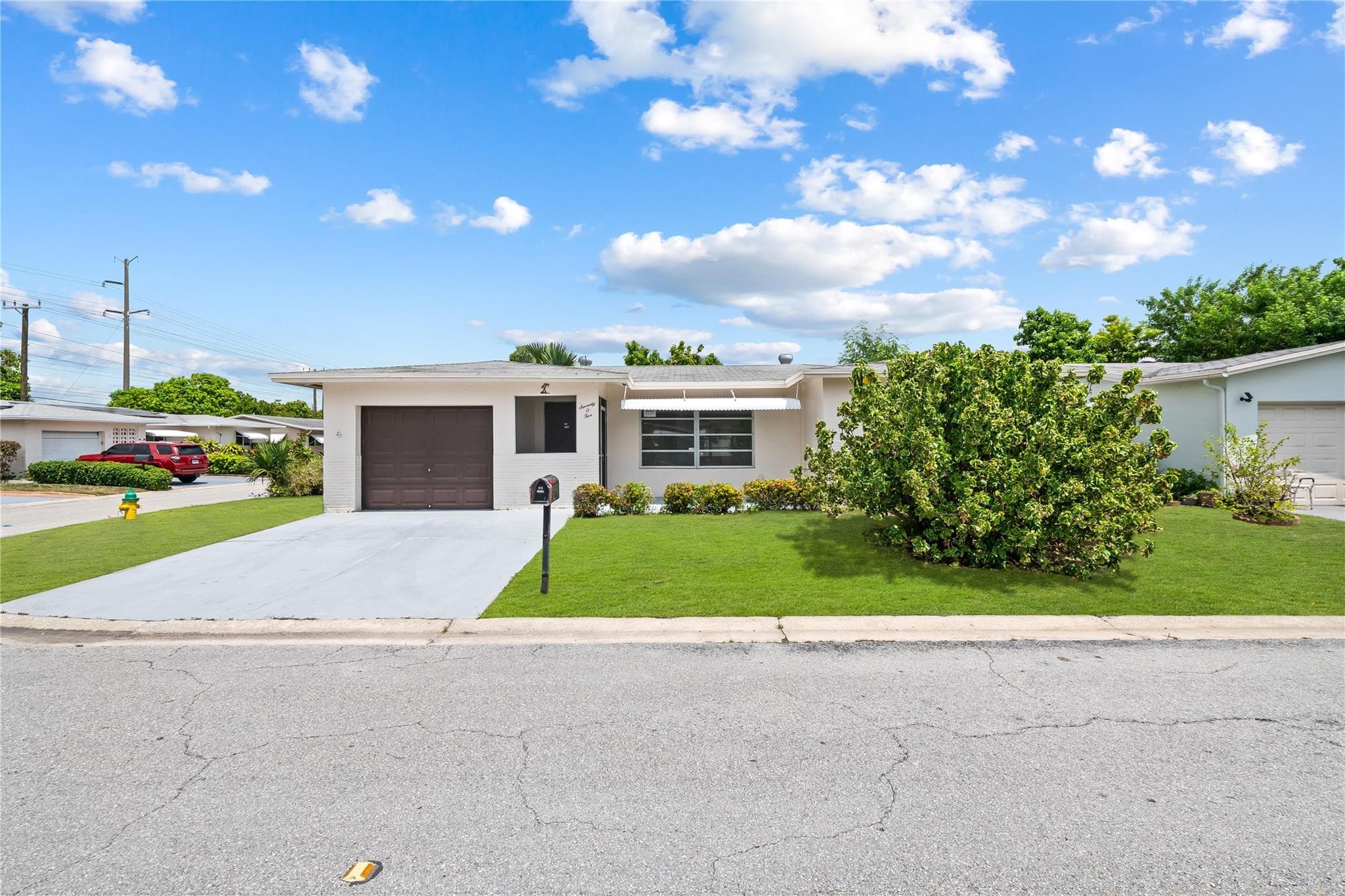 7005 NW 11th Street, Margate, FL 33063 — photo 8 of 32