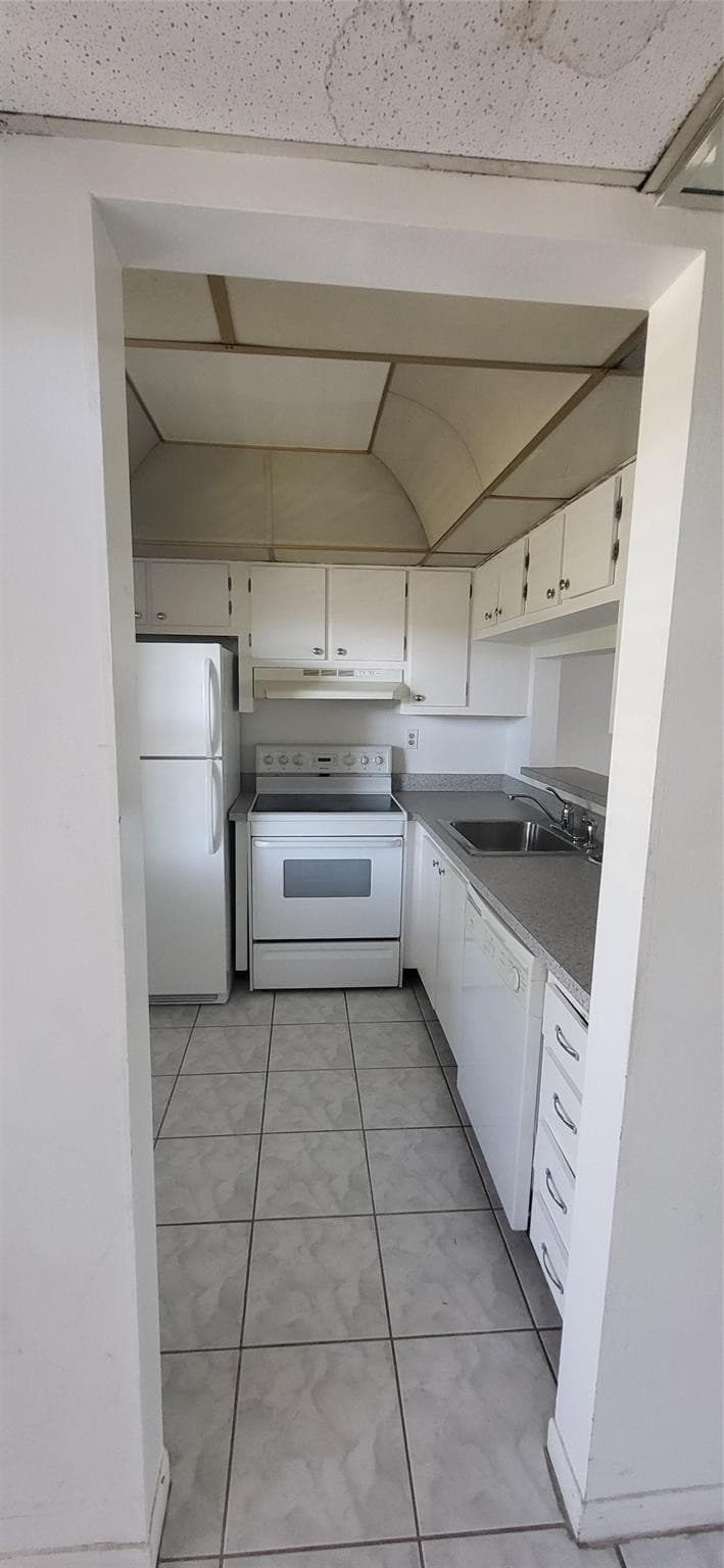 Condominium in Tamarac — photo 3 of 7